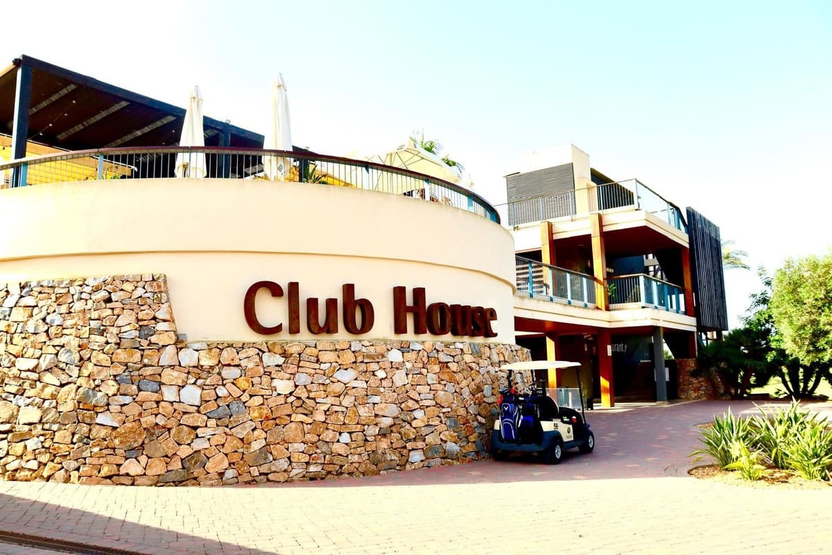 3 makuuhuone Kattohuoneisto myytävänä paikassa Roda mukana uima-altaan 
autotalli - 285 000 € (Ref: 8556724)