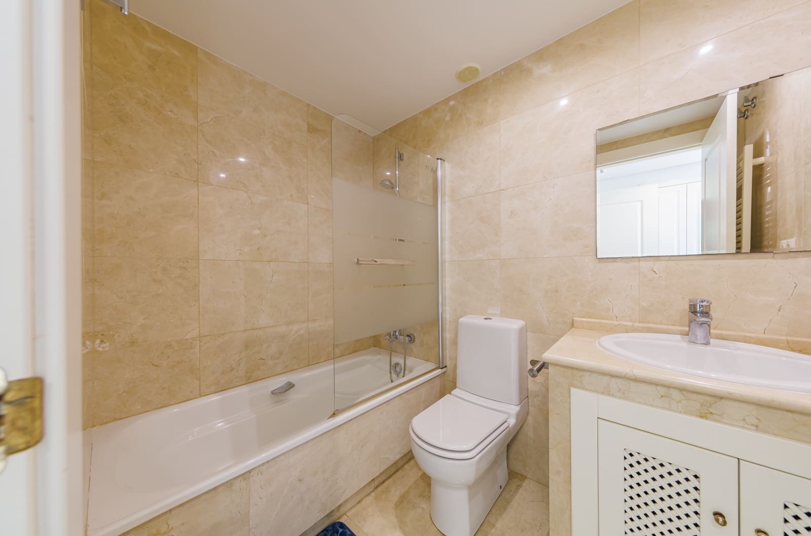 2 soverom Leilighet til salgs i Roda med svømmebasseng garasje - € 179 000 (Ref: 9553111)