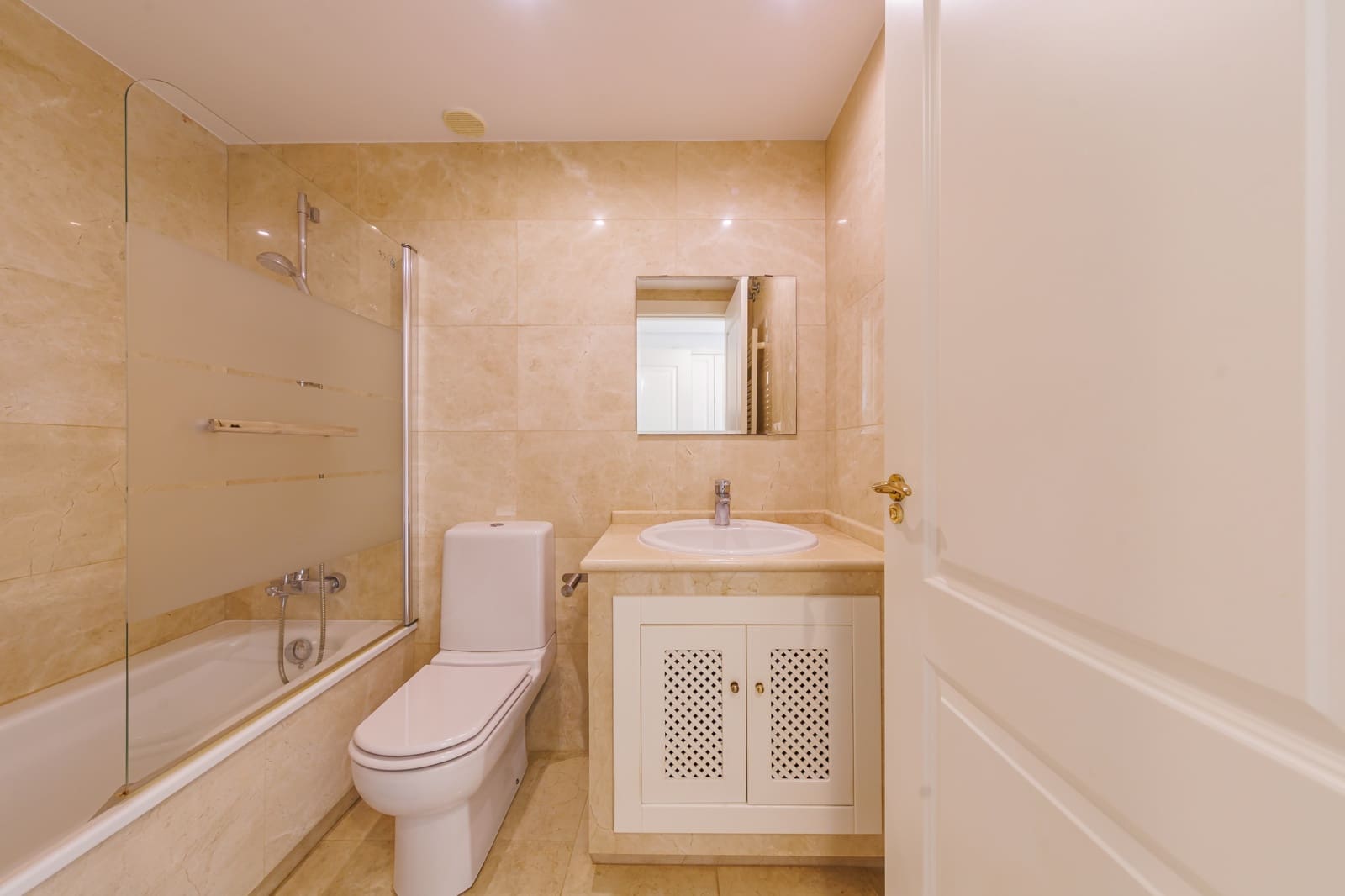 2 soverom Leilighet til salgs i Roda med svømmebasseng garasje - € 179 000 (Ref: 9553111)