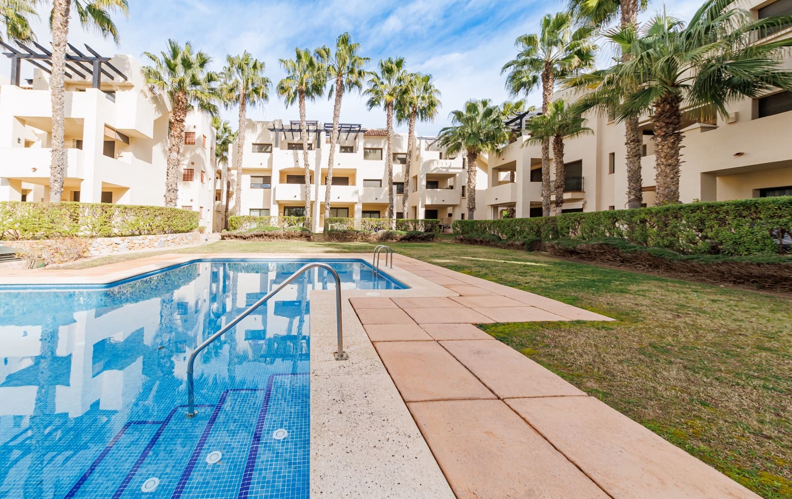 2 soverom Leilighet til salgs i Roda med svømmebasseng garasje - € 179 000 (Ref: 9553111)