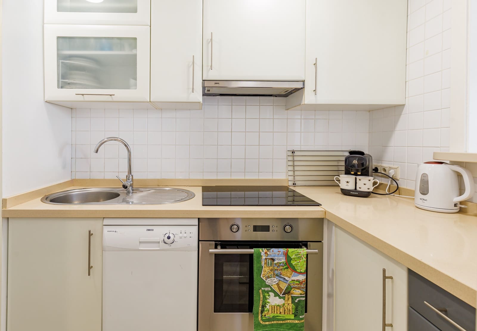 2 makuuhuone Omakotitalo myytävänä paikassa Roda mukana uima-altaan 
autotalli - 210 000 € (Ref: 9599951)