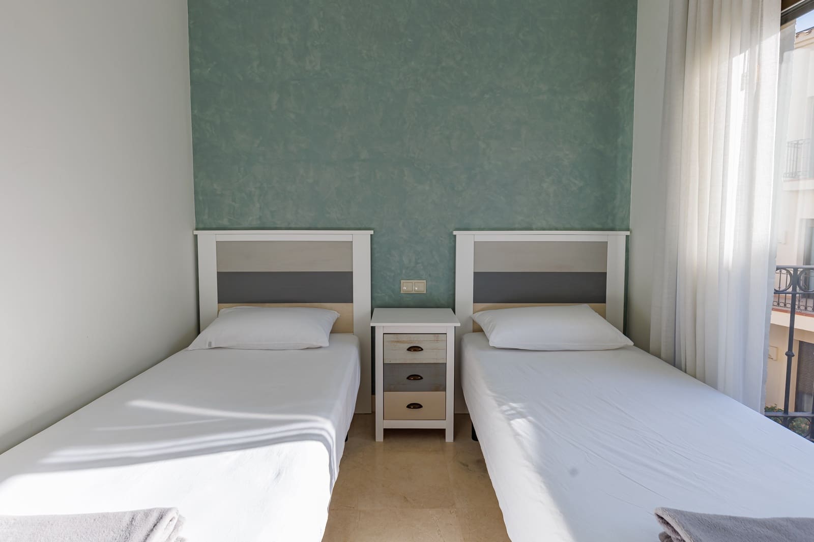 2 makuuhuone Omakotitalo myytävänä paikassa Roda mukana uima-altaan 
autotalli - 210 000 € (Ref: 9599951)