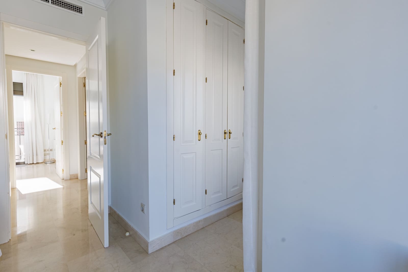 2 makuuhuone Omakotitalo myytävänä paikassa Roda mukana uima-altaan 
autotalli - 210 000 € (Ref: 9599951)