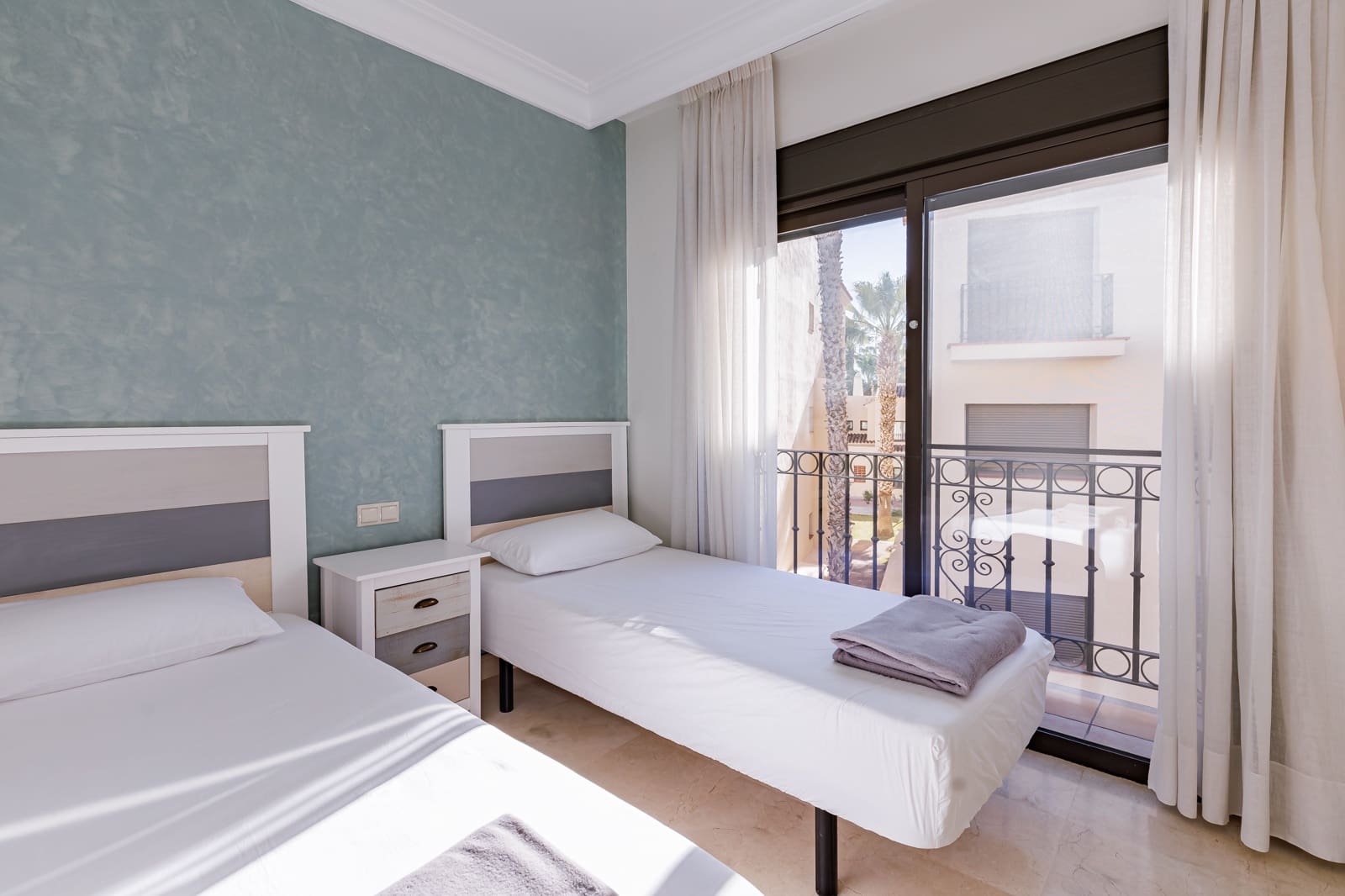 2 makuuhuone Omakotitalo myytävänä paikassa Roda mukana uima-altaan 
autotalli - 210 000 € (Ref: 9599951)