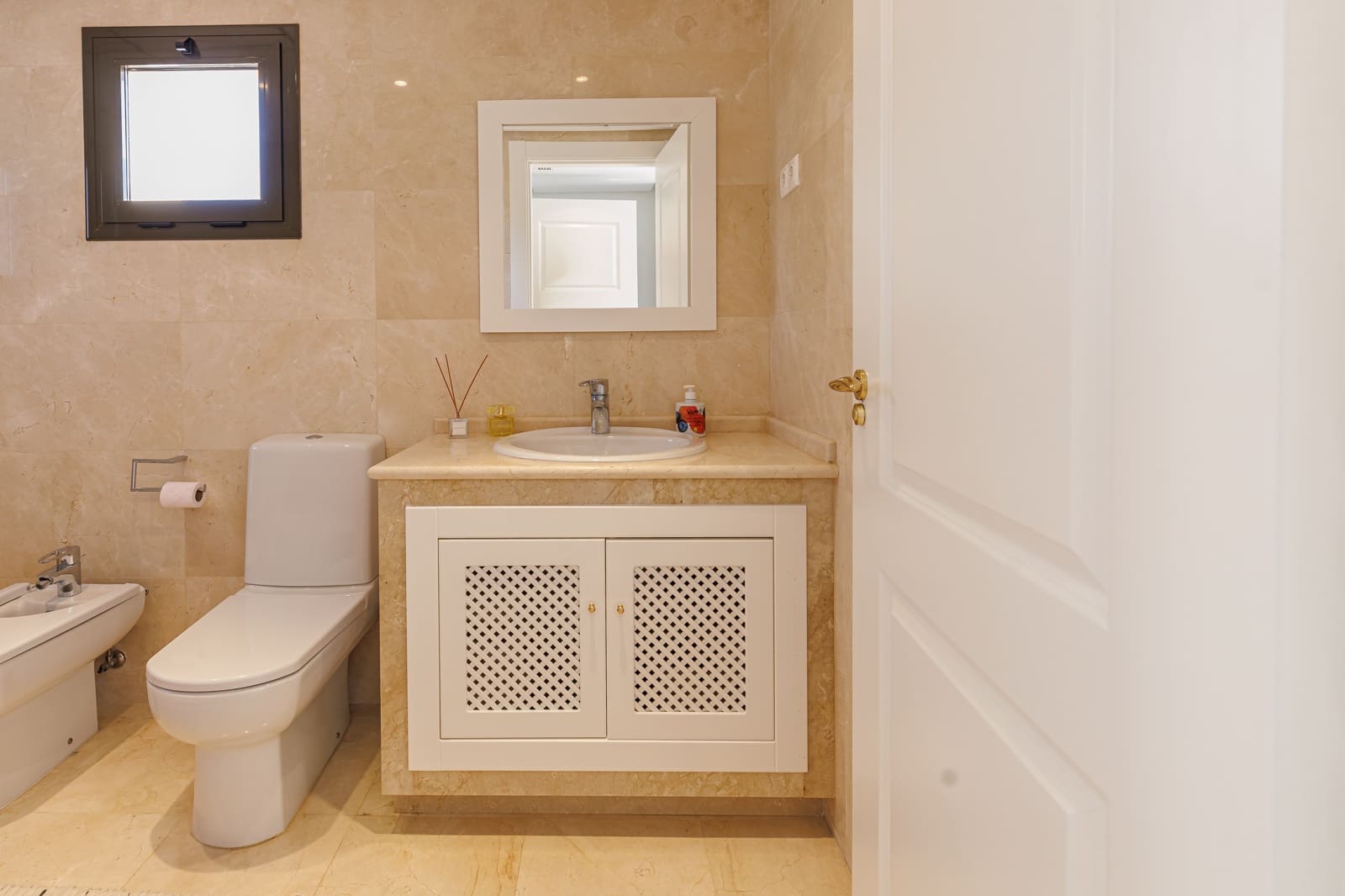 Chalet de 3 habitaciones en Roda en venta con piscina garaje - 650.000 € (Ref: 9631383)