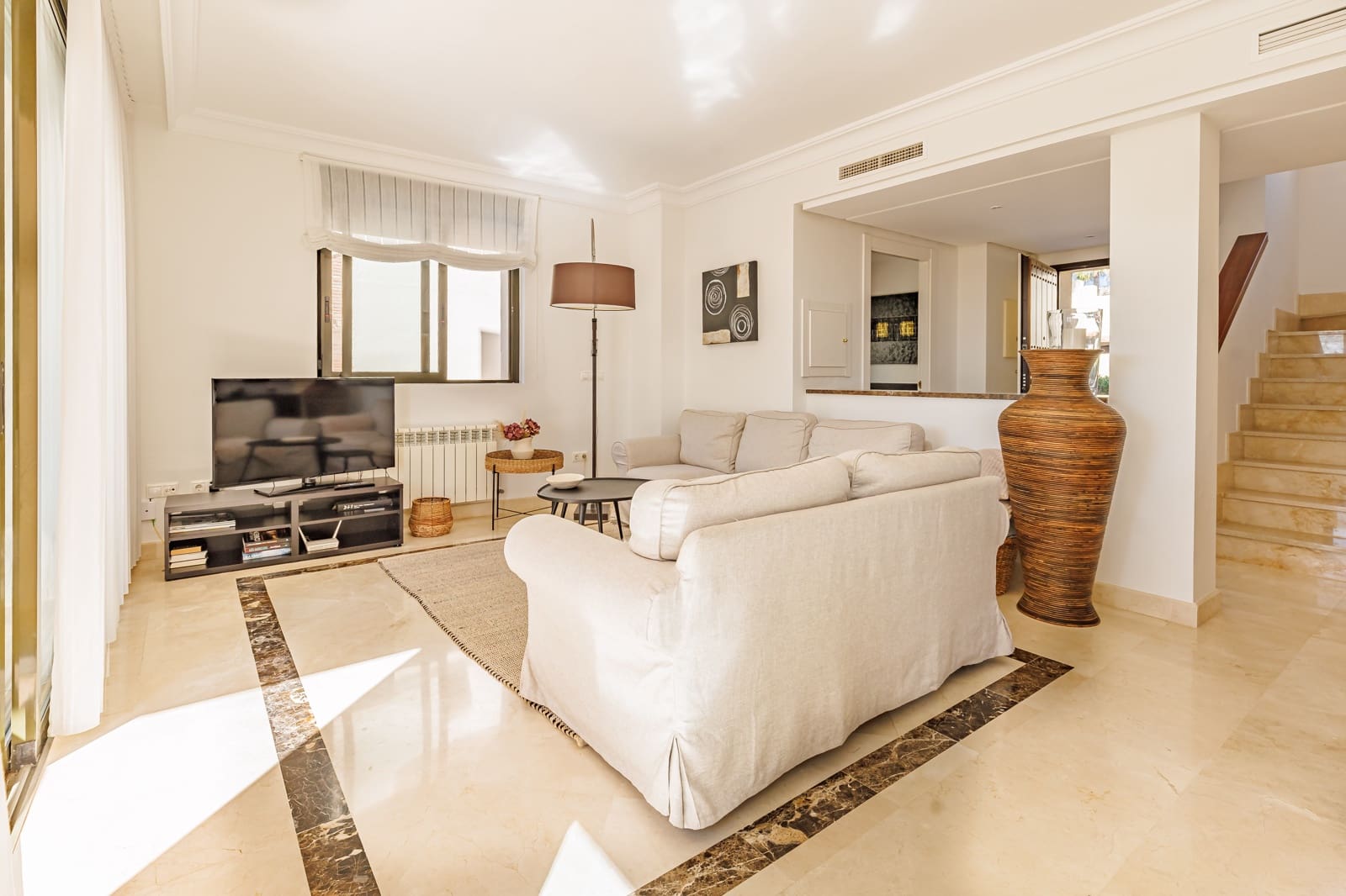 Chalet de 3 habitaciones en Roda en venta con piscina garaje - 650.000 € (Ref: 9631383)