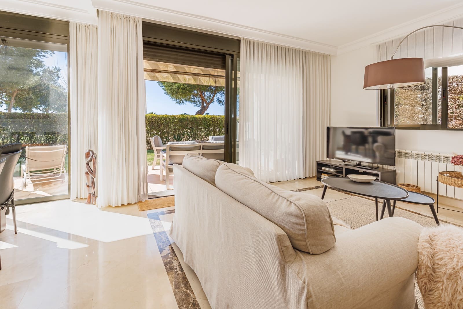 Chalet de 3 habitaciones en Roda en venta con piscina garaje - 650.000 € (Ref: 9631383)