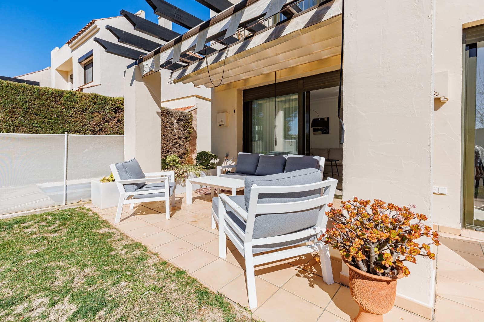 Chalet de 3 habitaciones en Roda en venta con piscina garaje - 650.000 € (Ref: 9631383)