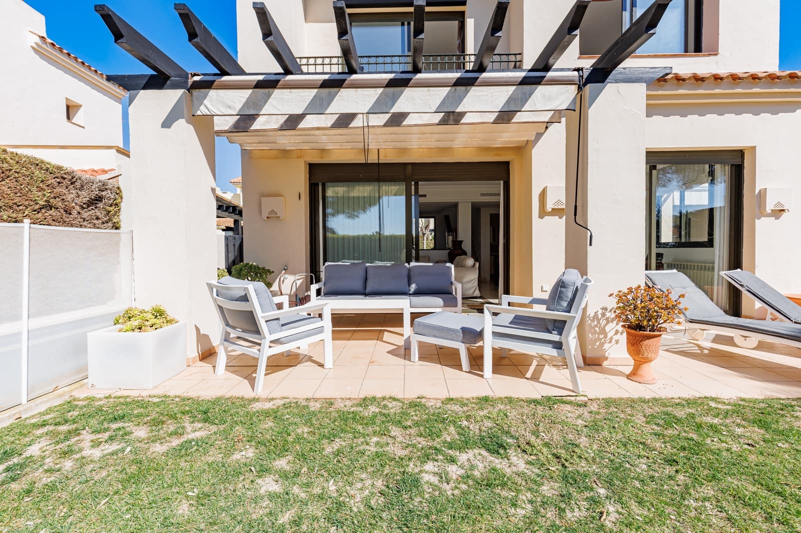 Chalet de 3 habitaciones en Roda en venta con piscina garaje - 650.000 € (Ref: 9631383)