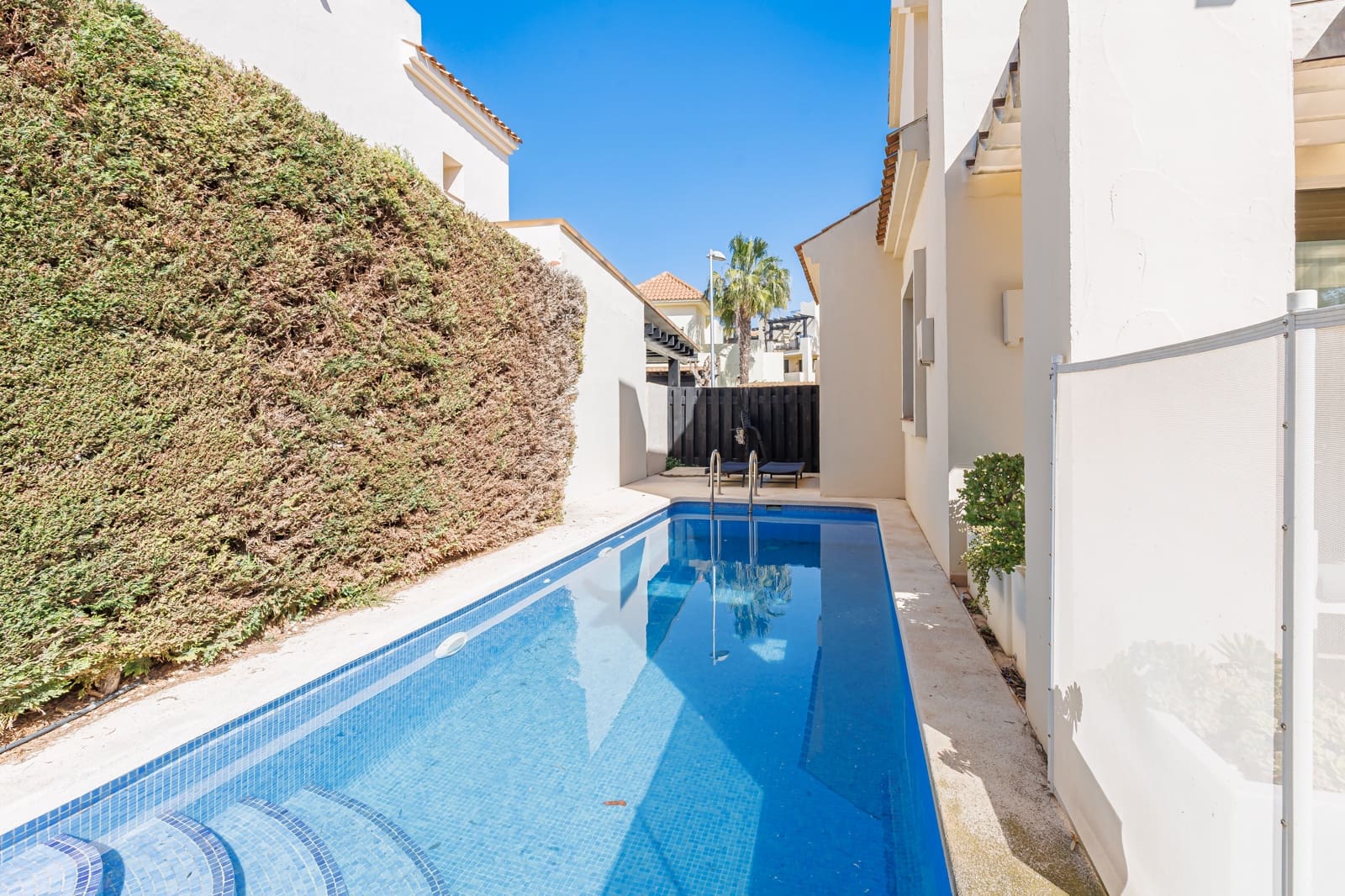 Chalet de 3 habitaciones en Roda en venta con piscina garaje - 650.000 € (Ref: 9631383)