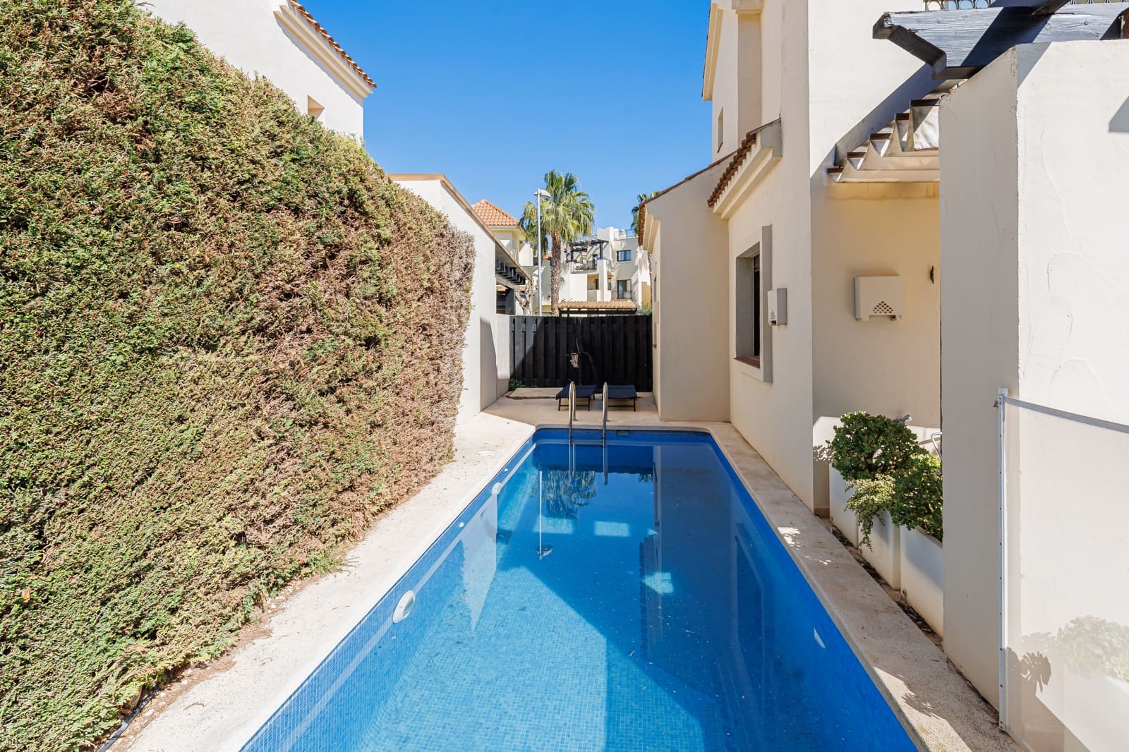 Chalet de 3 habitaciones en Roda en venta con piscina garaje - 650.000 € (Ref: 9631383)