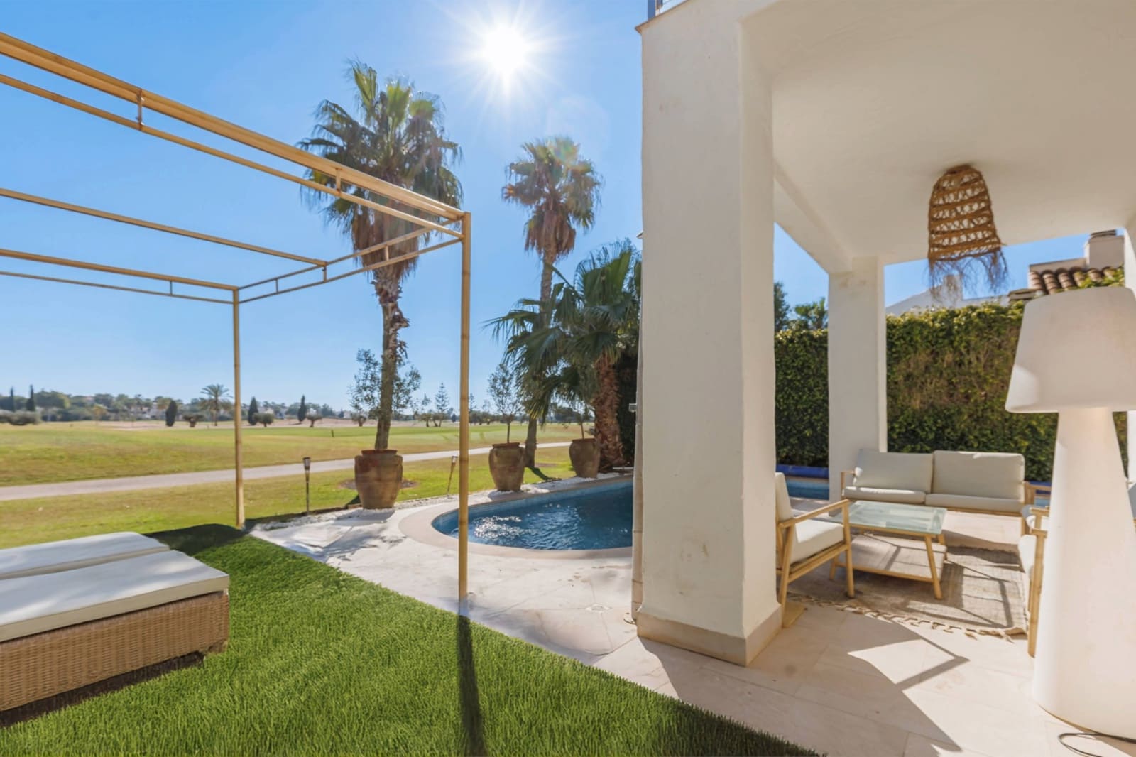 Chalet de 3 habitaciones en Roda en venta con piscina garaje - 650.000 € (Ref: 9680564)