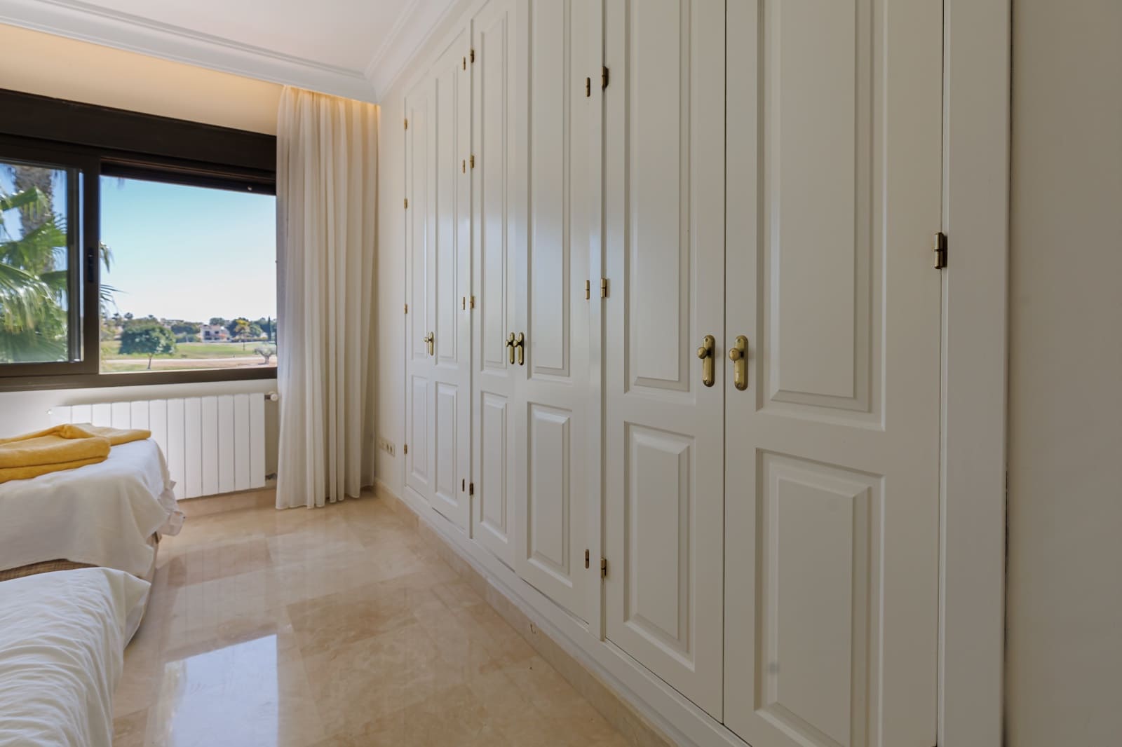 Chalet de 3 habitaciones en Roda en venta con piscina garaje - 650.000 € (Ref: 9680564)