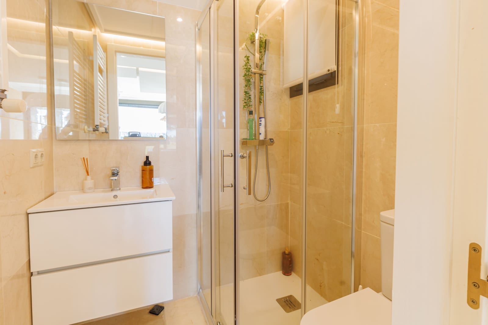 Chalet de 3 habitaciones en Roda en venta con piscina garaje - 650.000 € (Ref: 9680564)