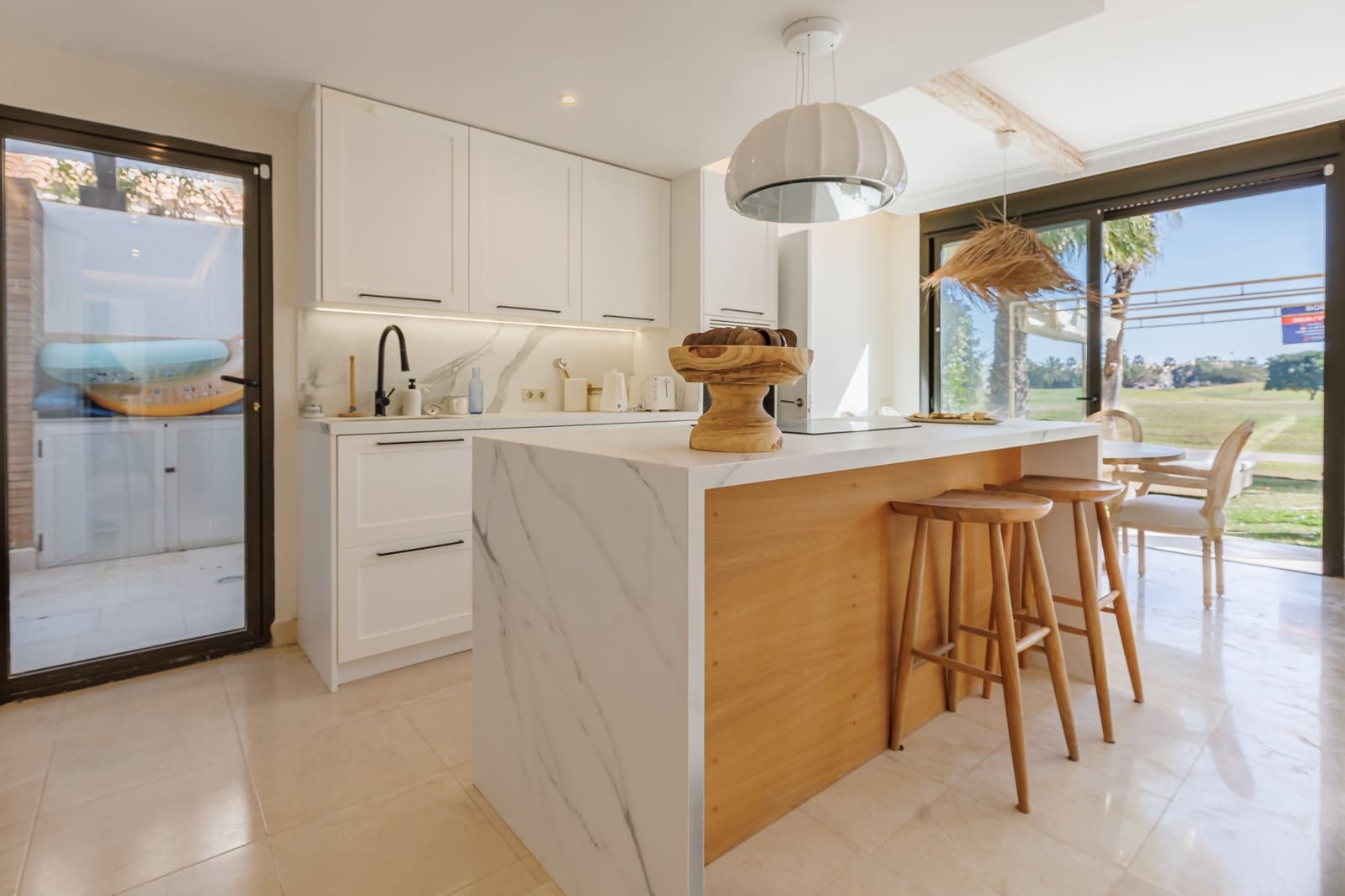 Chalet de 3 habitaciones en Roda en venta con piscina garaje - 650.000 € (Ref: 9680564)