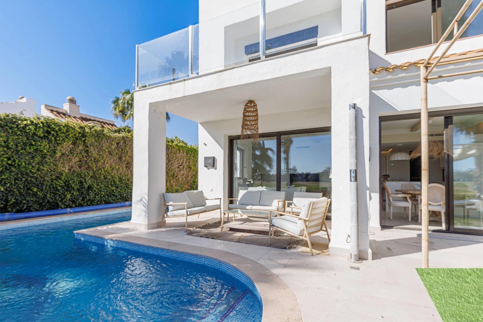 Chalet de 3 habitaciones en Roda en venta con piscina garaje - 650.000 € (Ref: 9680564)