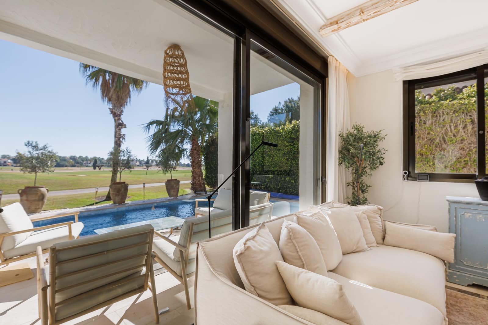 Chalet de 3 habitaciones en Roda en venta con piscina garaje - 650.000 € (Ref: 9680564)