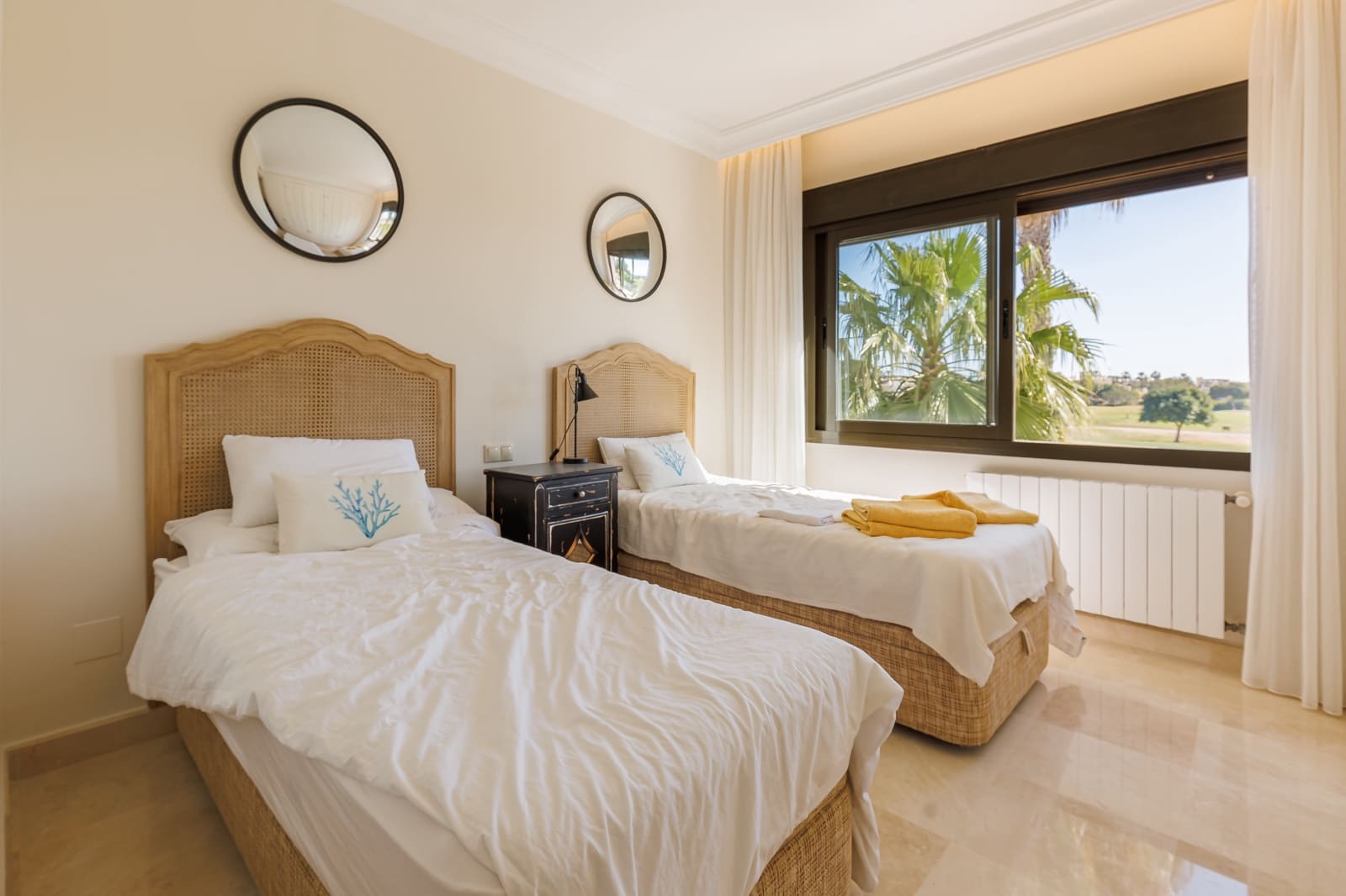 Chalet de 3 habitaciones en Roda en venta con piscina garaje - 650.000 € (Ref: 9680564)