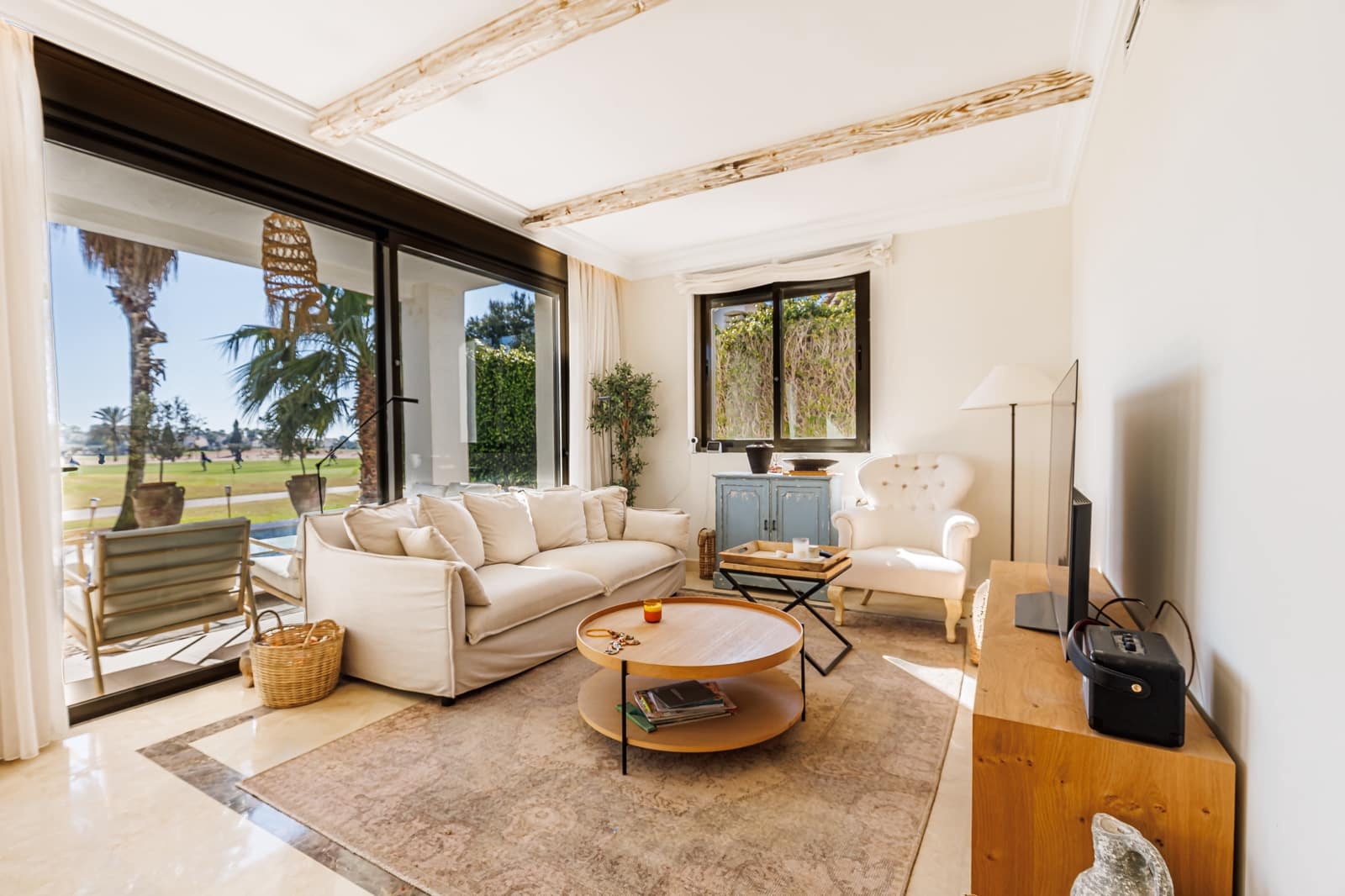 Chalet de 3 habitaciones en Roda en venta con piscina garaje - 650.000 € (Ref: 9680564)