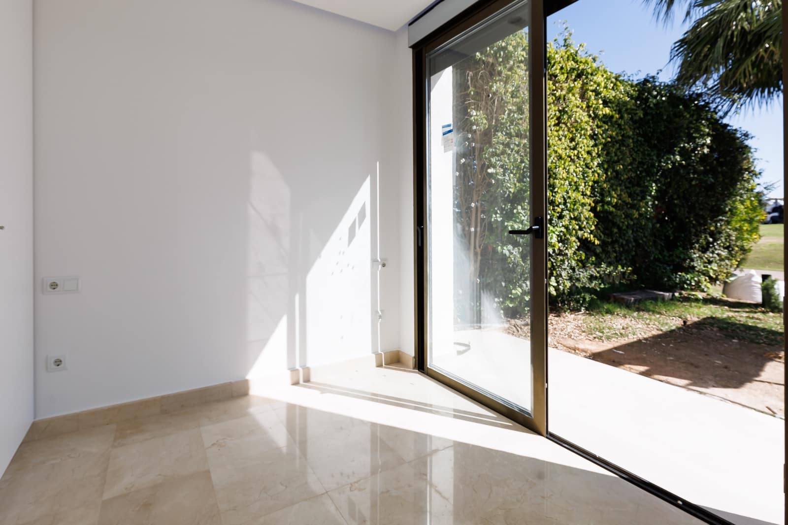 Chalet de 3 habitaciones en Roda en venta con piscina garaje - 650.000 € (Ref: 9680564)