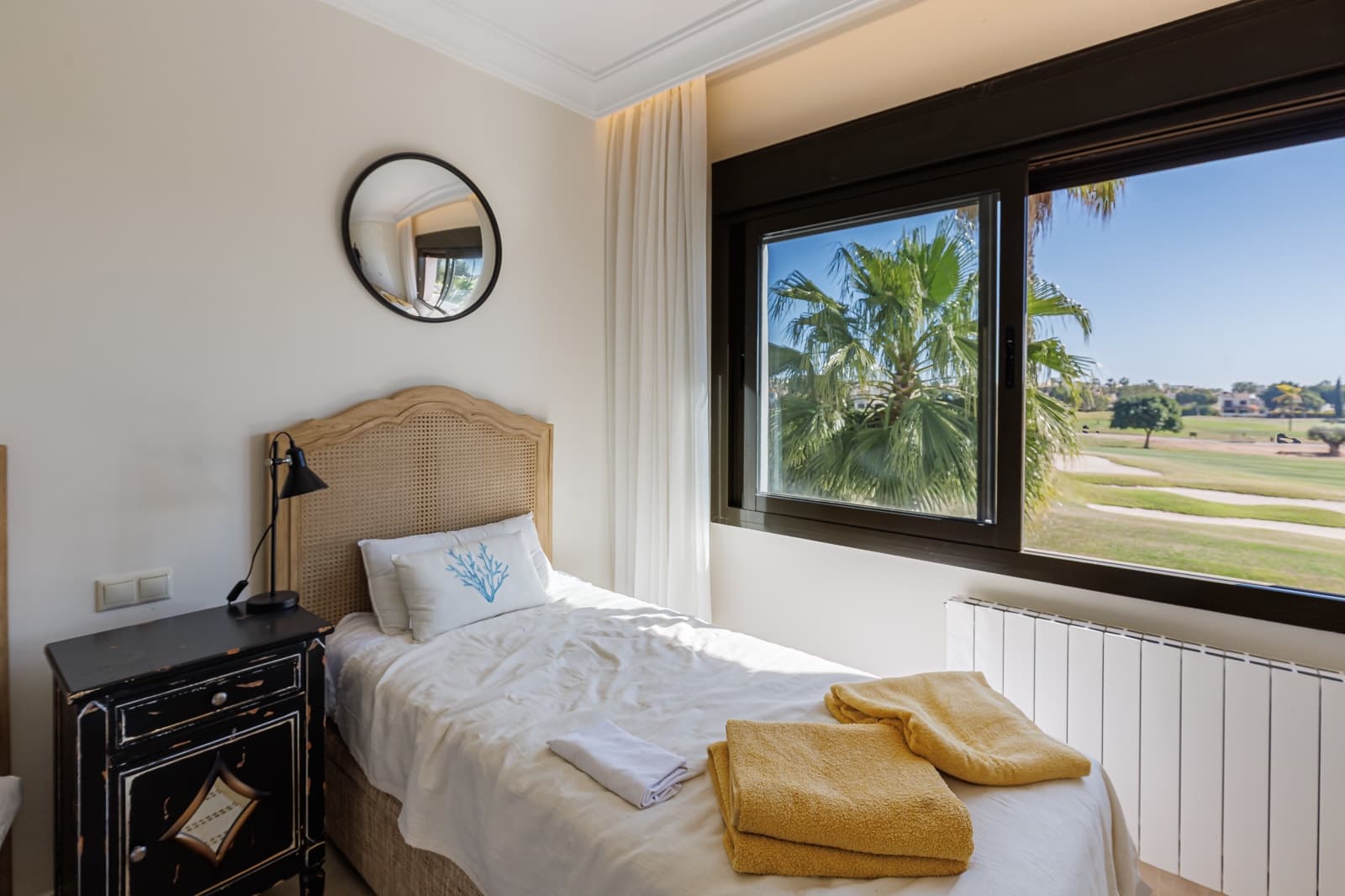 Chalet de 3 habitaciones en Roda en venta con piscina garaje - 650.000 € (Ref: 9680564)