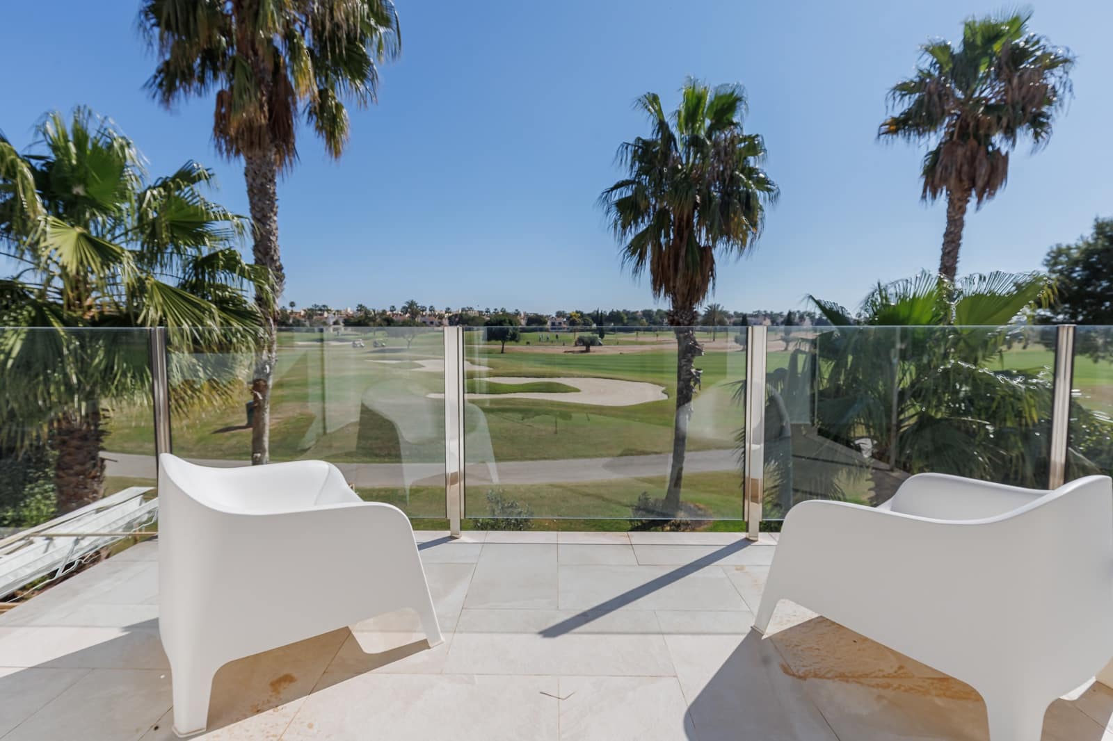 Chalet de 3 habitaciones en Roda en venta con piscina garaje - 650.000 € (Ref: 9680564)