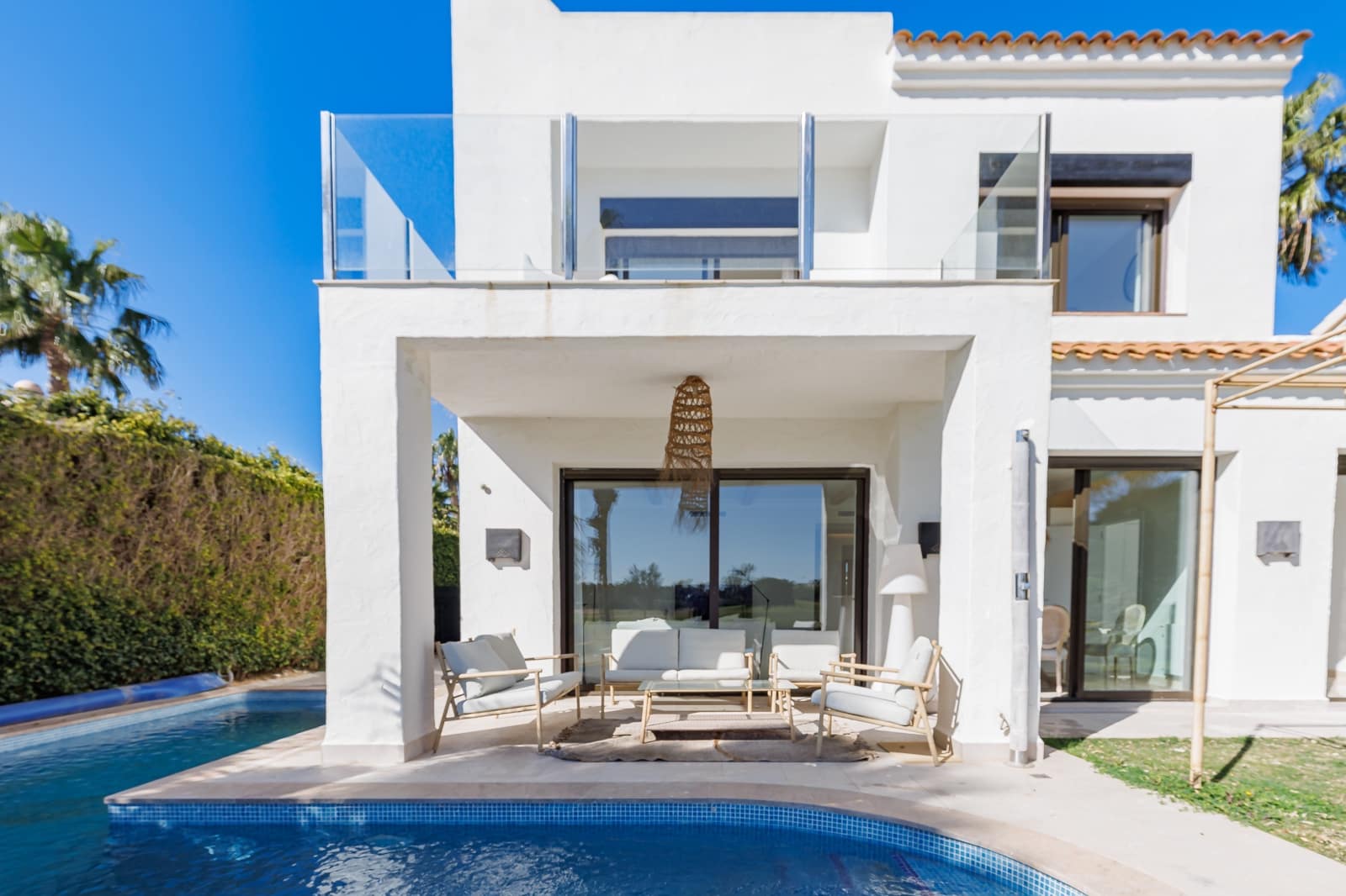 Chalet de 3 habitaciones en Roda en venta con piscina garaje - 650.000 € (Ref: 9680564)