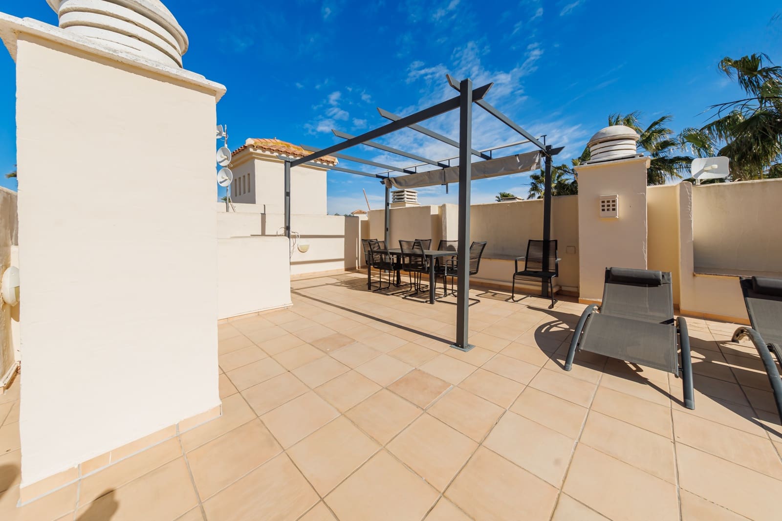 Ático de 2 habitaciones en Roda en venta con piscina garaje - 249.950 € (Ref: 9742146)