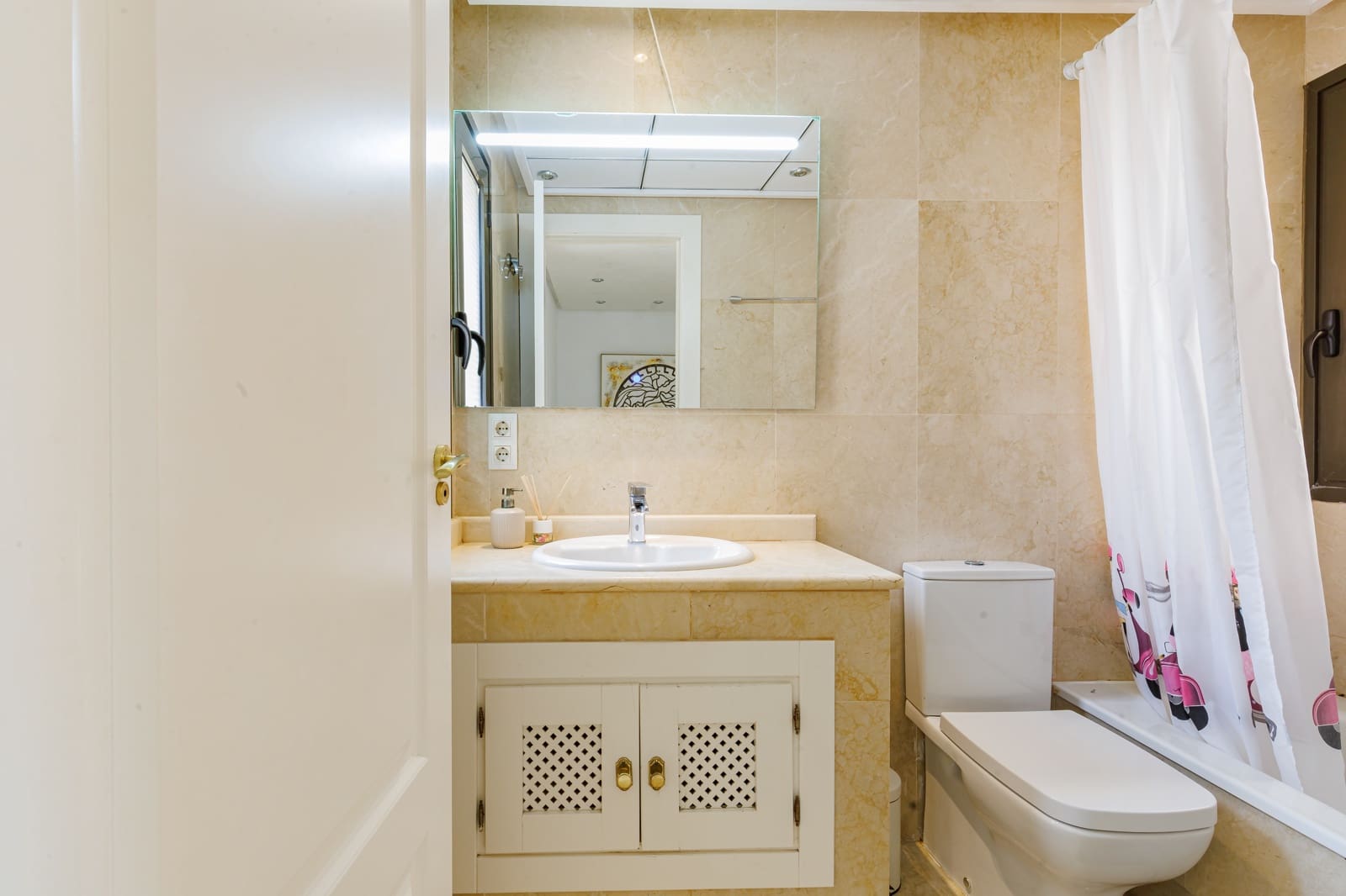 2 sovrum Hus till salu i Roda med pool garage - 235 000 € (Ref: 9800691)