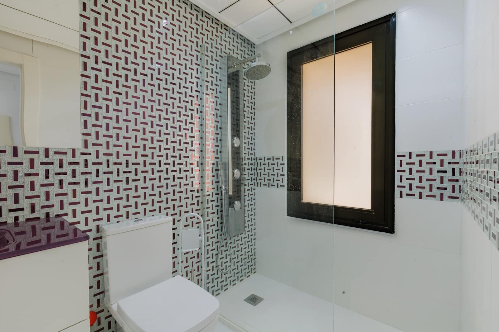 2 sovrum Hus till salu i Roda med pool garage - 235 000 € (Ref: 9800691)