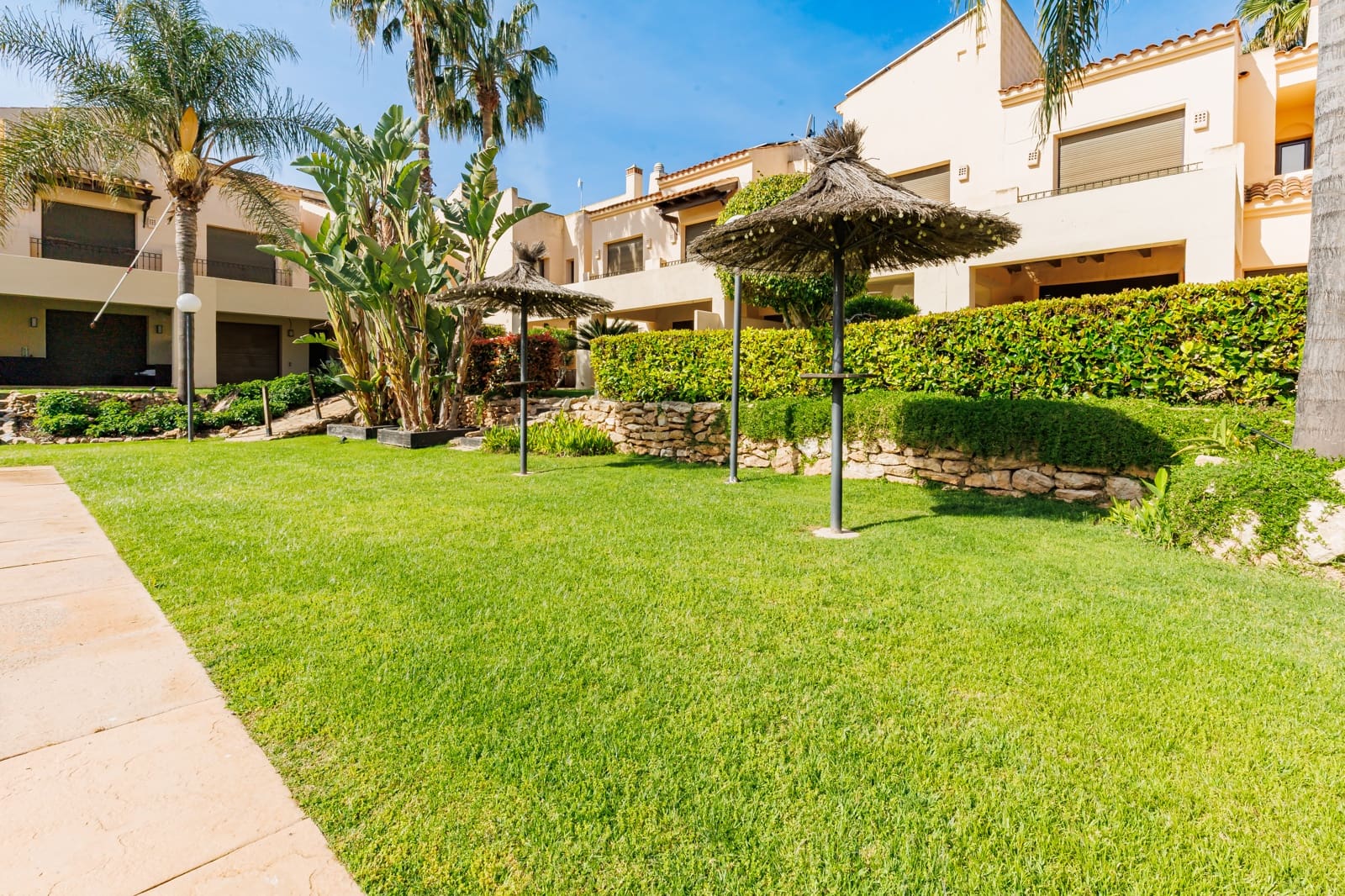 2 sovrum Hus till salu i Roda med pool garage - 235 000 € (Ref: 9800691)