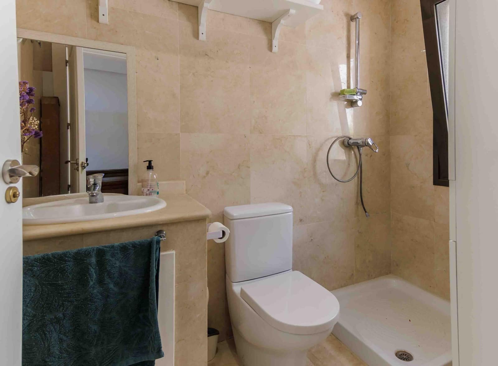 Casa de 2 habitaciones en Roda en venta con piscina garaje - 215.000 € (Ref: 9914786)