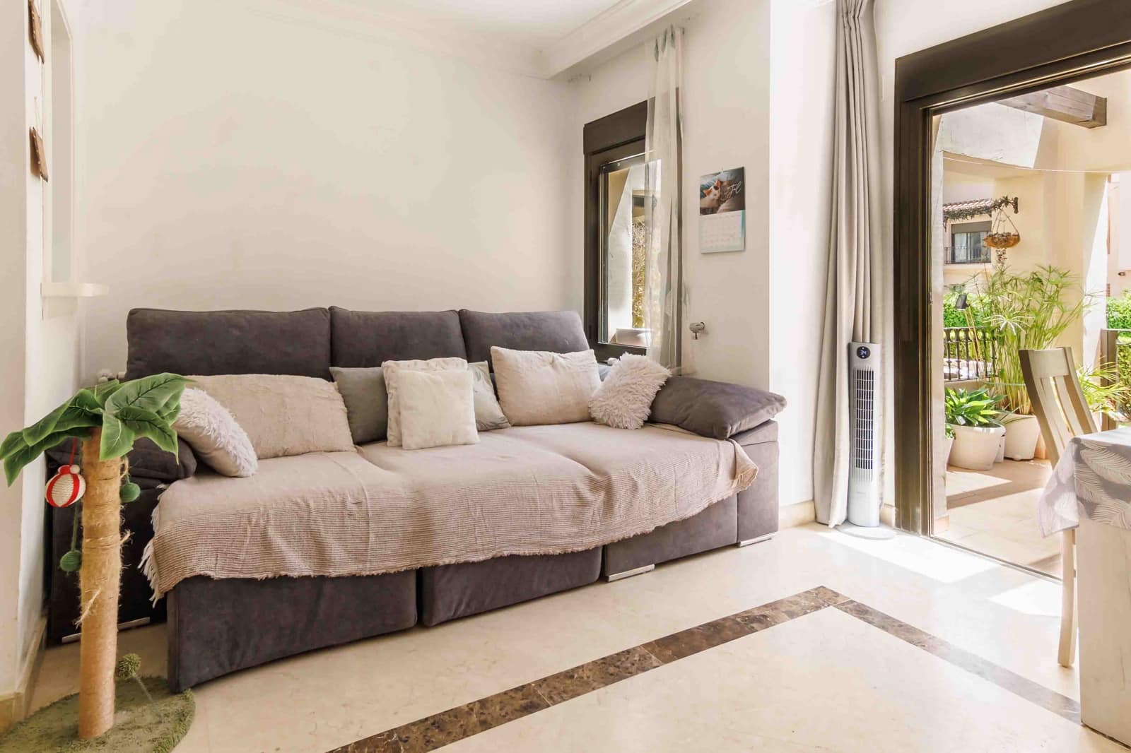 Casa de 2 habitaciones en Roda en venta con piscina garaje - 215.000 € (Ref: 9914786)