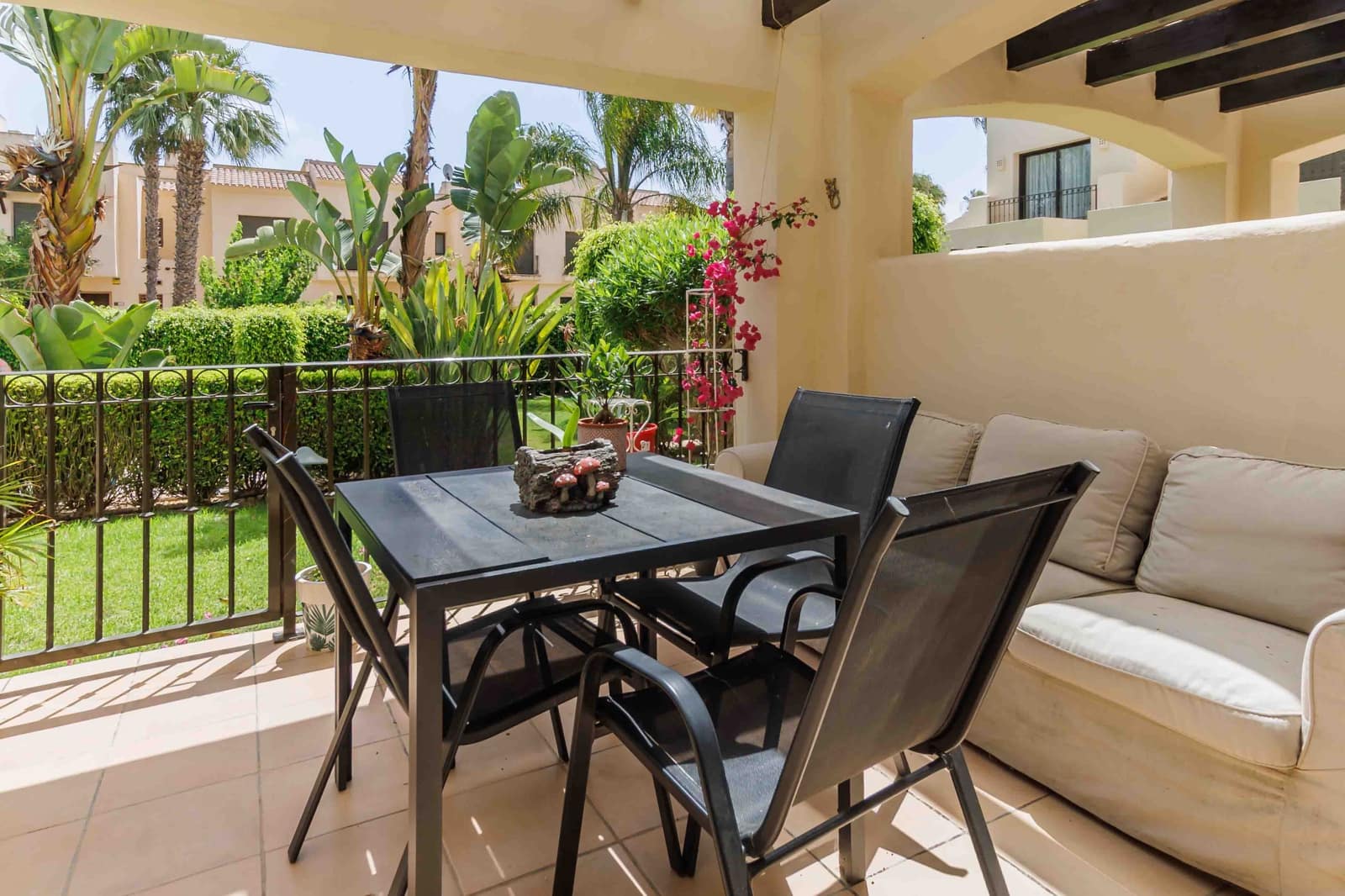 Casa de 2 habitaciones en Roda en venta con piscina garaje - 215.000 € (Ref: 9914786)