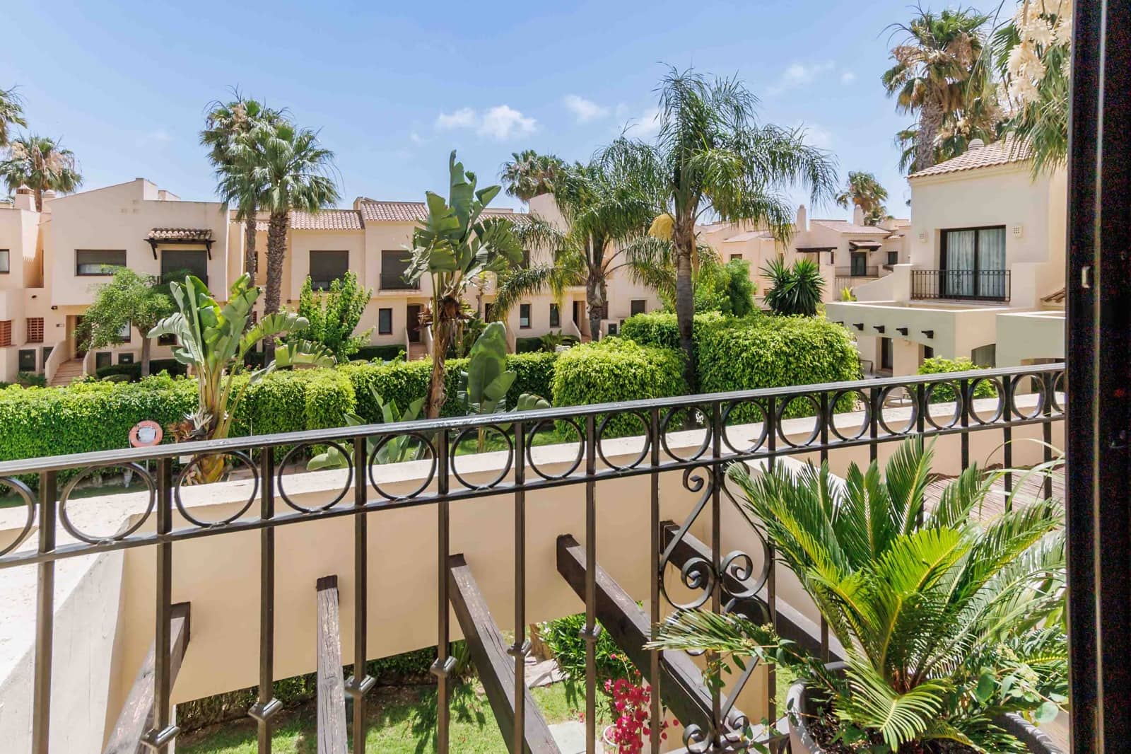Casa de 2 habitaciones en Roda en venta con piscina garaje - 215.000 € (Ref: 9914786)