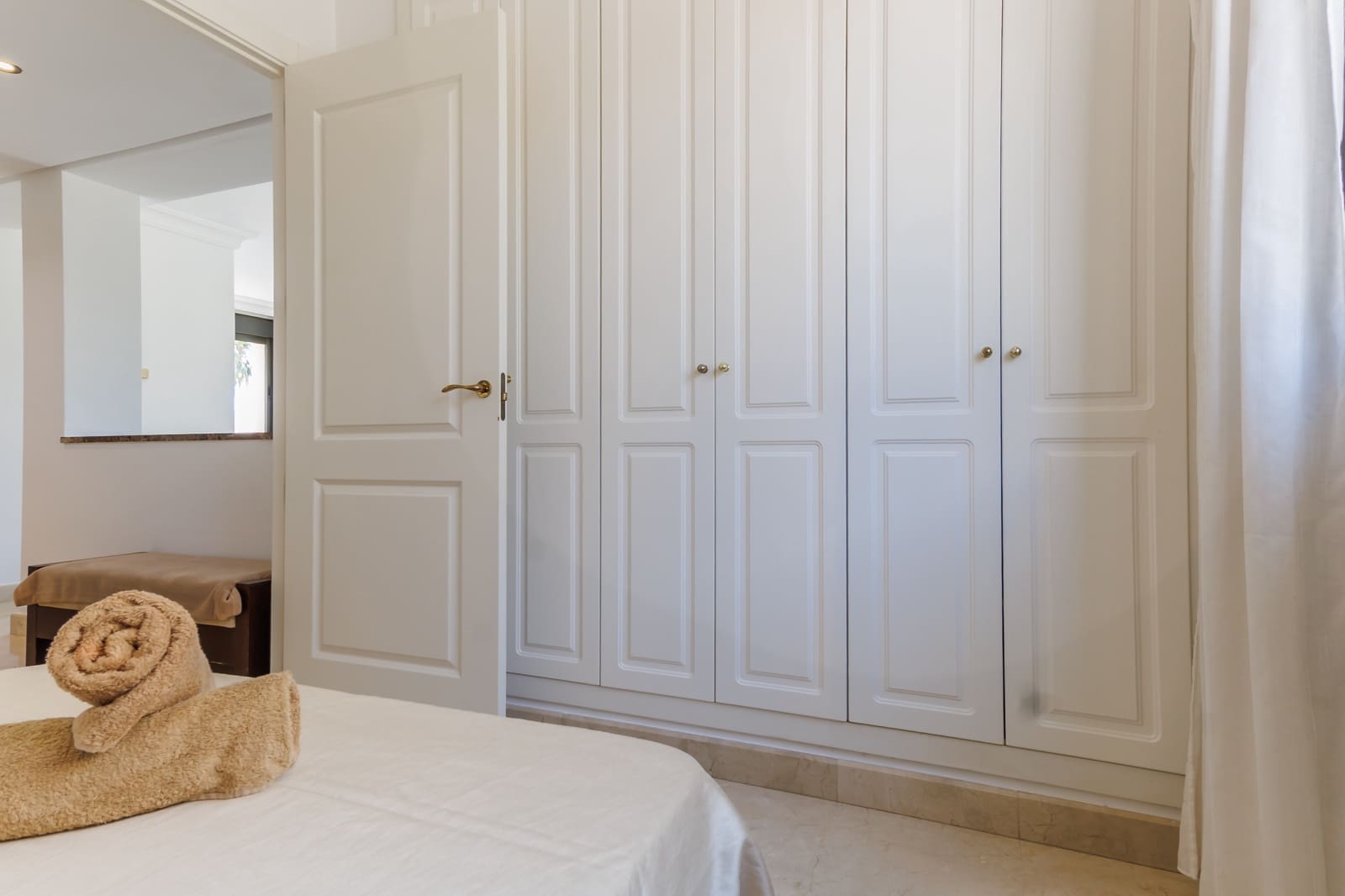 Chalet de 3 habitaciones en Roda en venta con piscina garaje - 544.950 € (Ref: 9943848)