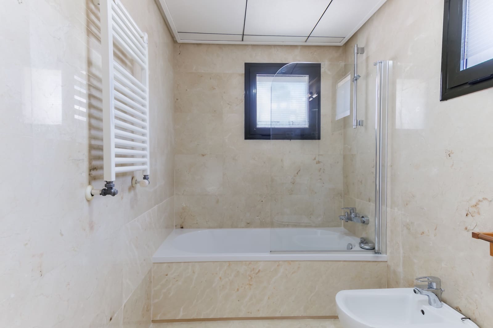 Chalet de 3 habitaciones en Roda en venta con piscina garaje - 544.950 € (Ref: 9943848)