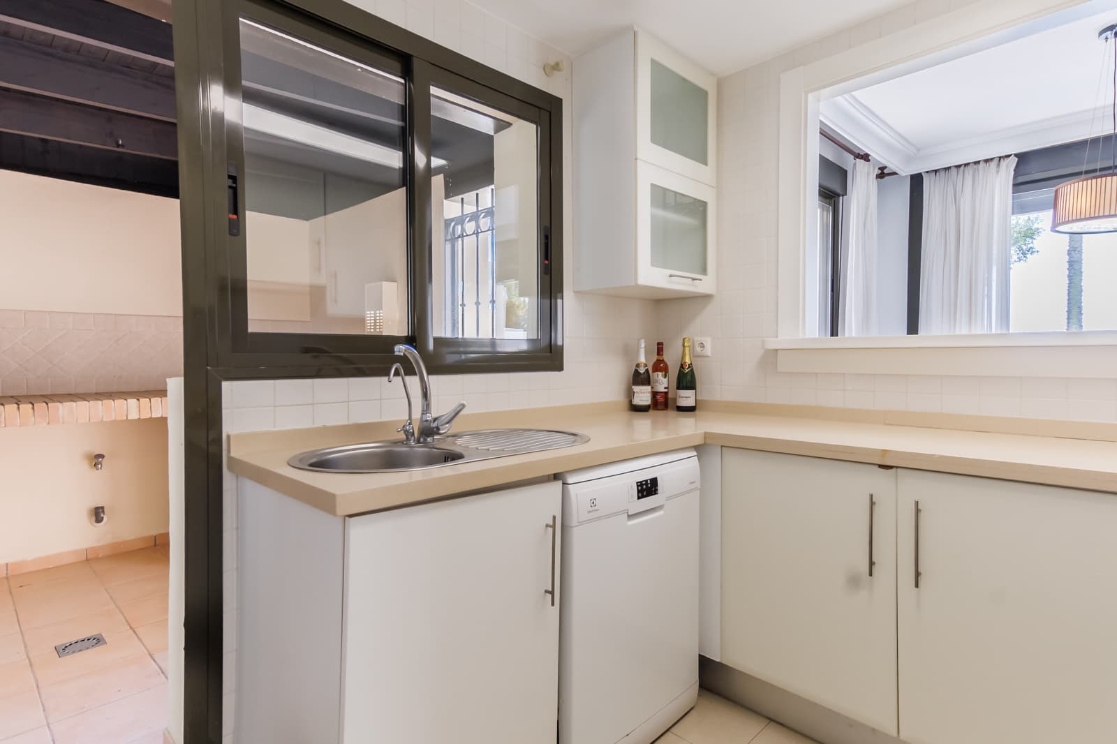 Chalet de 3 habitaciones en Roda en venta con piscina garaje - 544.950 € (Ref: 9943848)