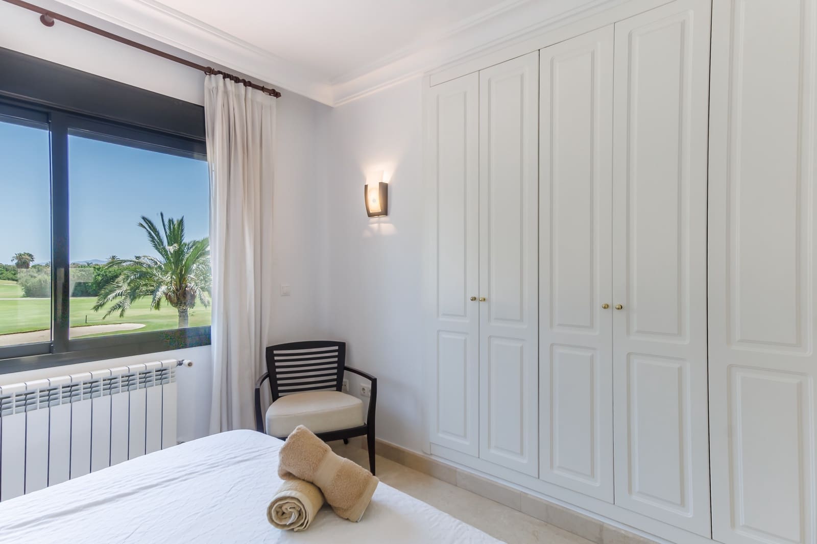Chalet de 3 habitaciones en Roda en venta con piscina garaje - 544.950 € (Ref: 9943848)