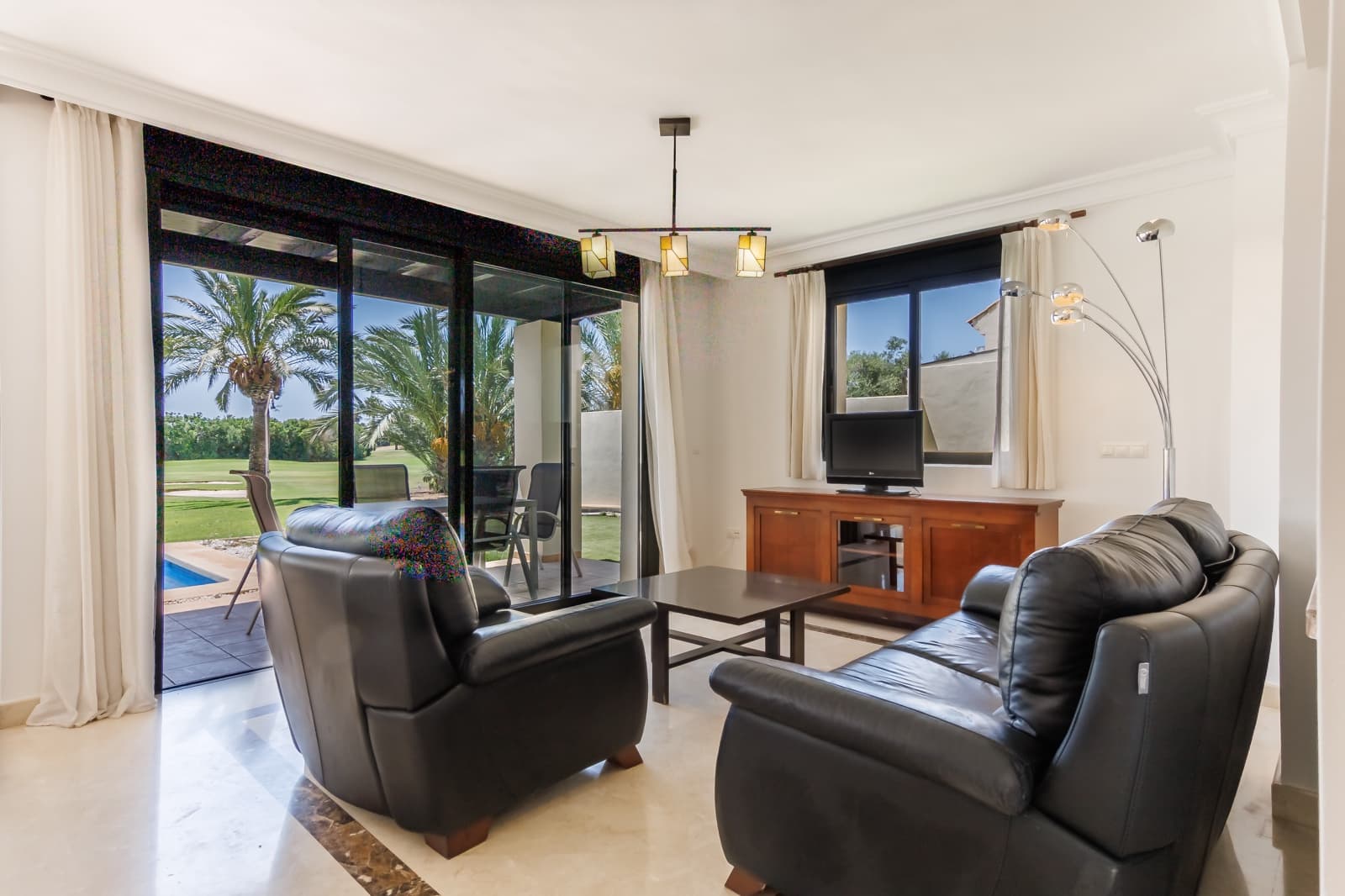 Chalet de 3 habitaciones en Roda en venta con piscina garaje - 544.950 € (Ref: 9943848)
