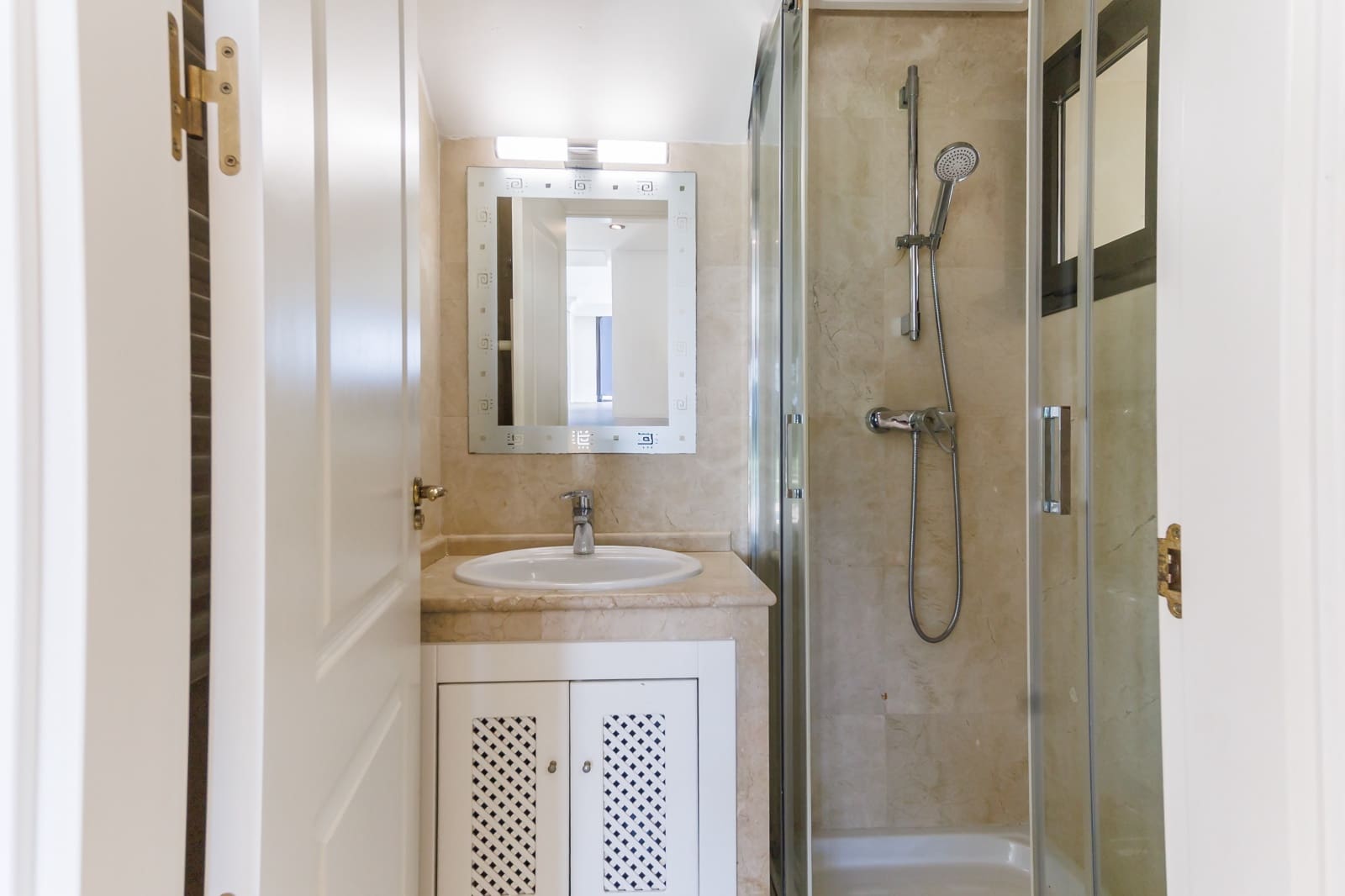 Chalet de 3 habitaciones en Roda en venta con piscina garaje - 544.950 € (Ref: 9943848)