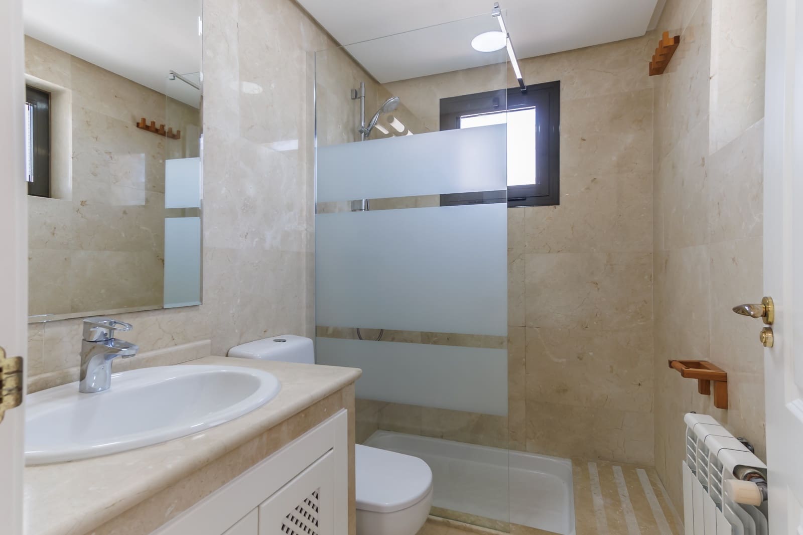 Chalet de 3 habitaciones en Roda en venta con piscina garaje - 544.950 € (Ref: 9943848)