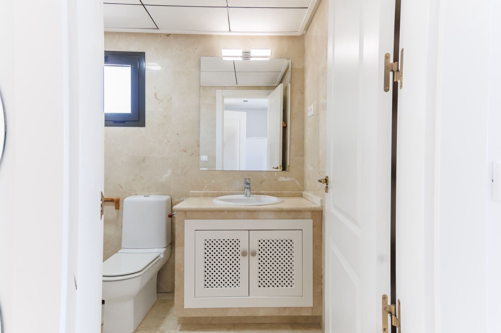 Chalet de 3 habitaciones en Roda en venta con piscina garaje - 544.950 € (Ref: 9943848)