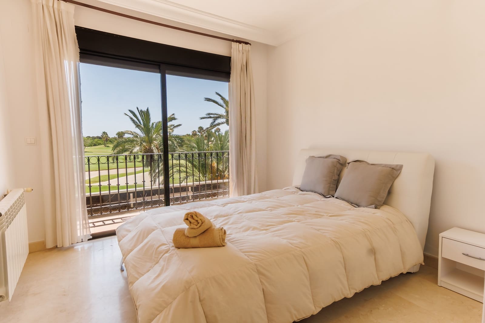 Chalet de 3 habitaciones en Roda en venta con piscina garaje - 544.950 € (Ref: 9943848)