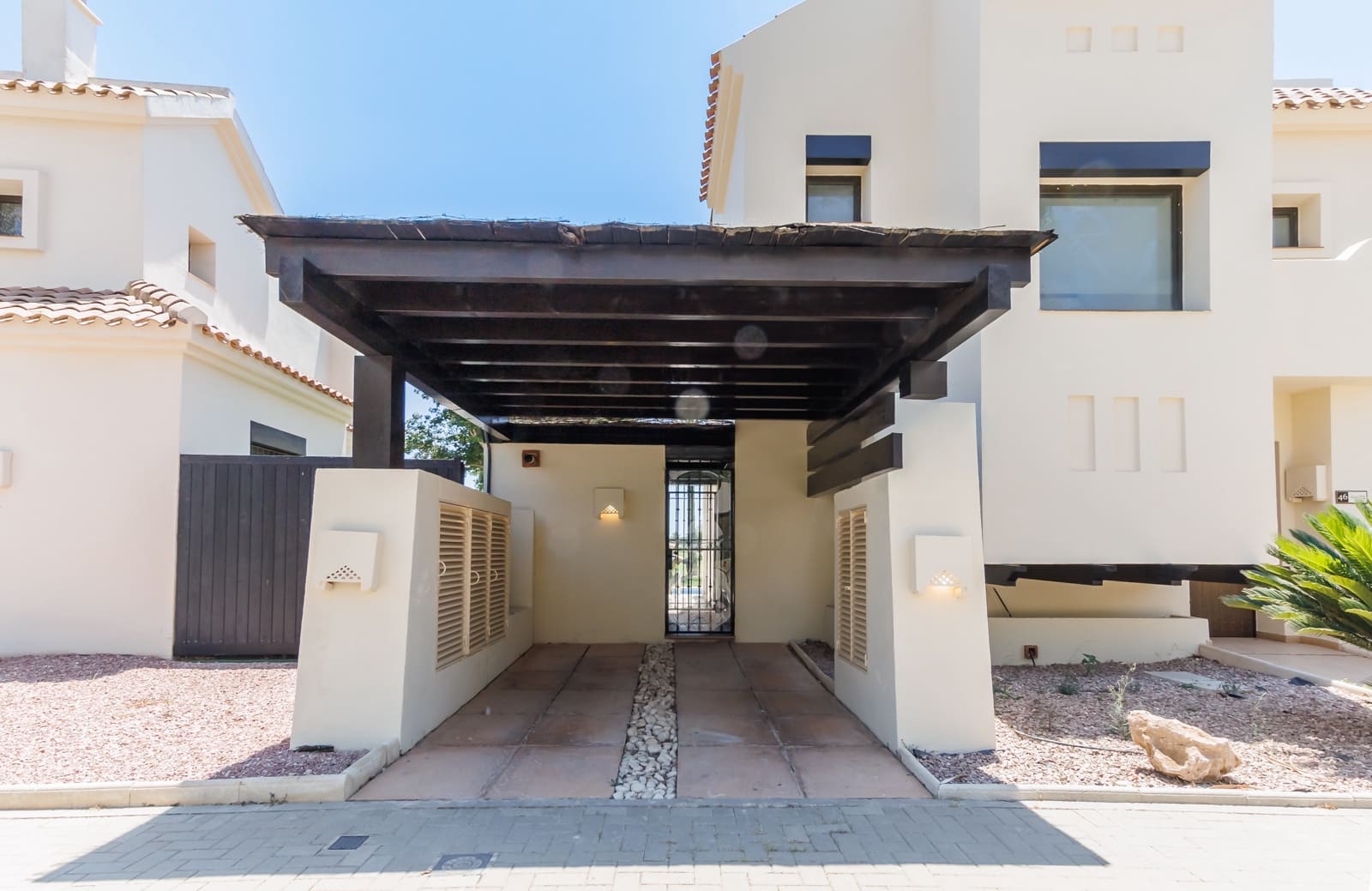 Chalet de 3 habitaciones en Roda en venta con piscina garaje - 544.950 € (Ref: 9943848)