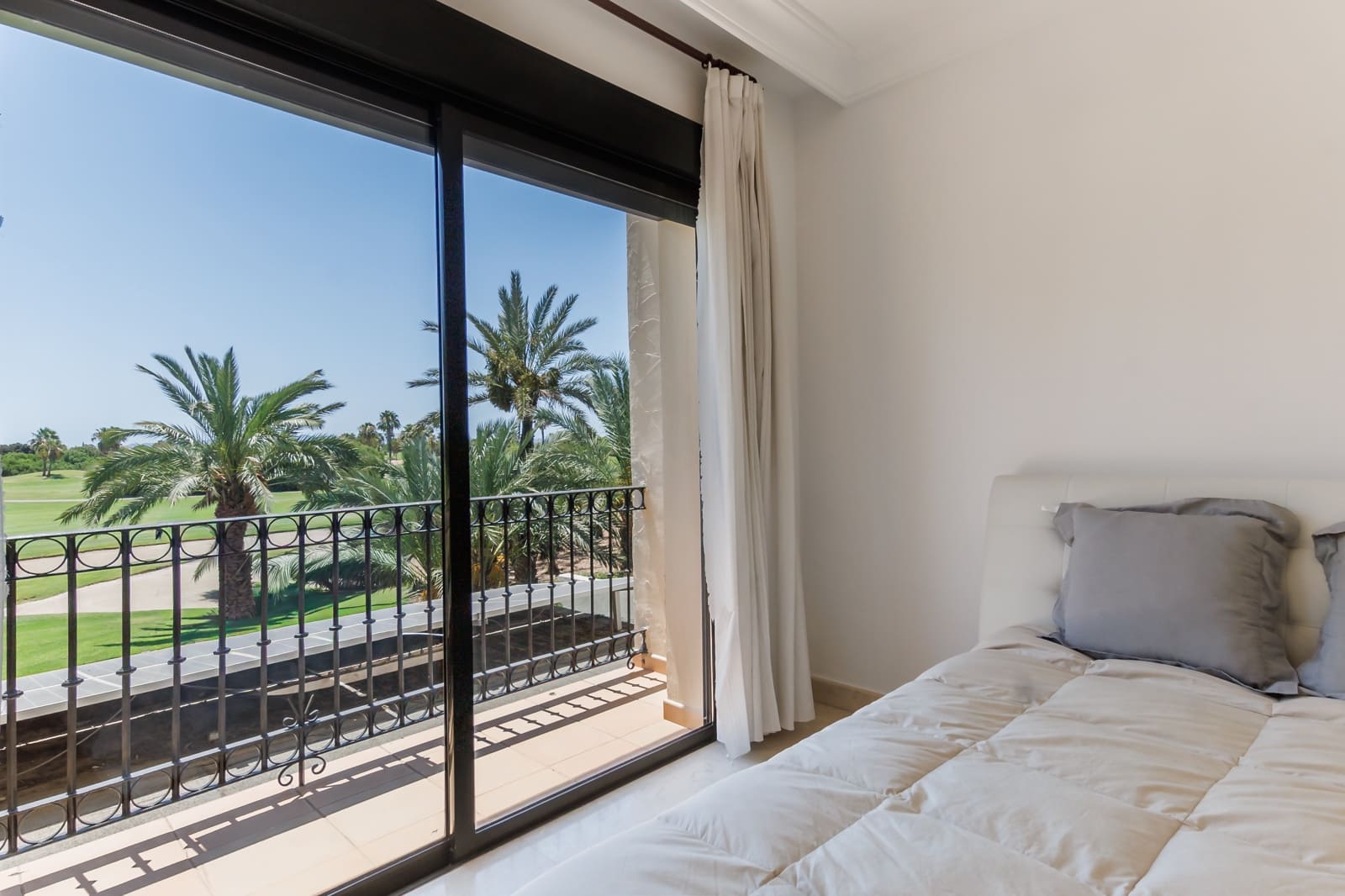 Chalet de 3 habitaciones en Roda en venta con piscina garaje - 544.950 € (Ref: 9943848)