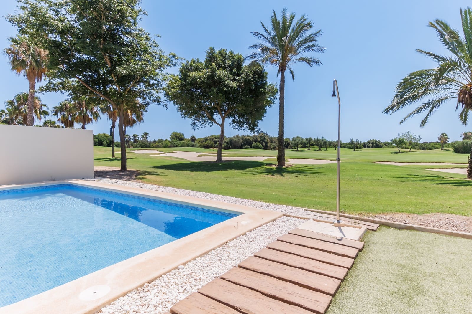 Chalet de 3 habitaciones en Roda en venta con piscina garaje - 544.950 € (Ref: 9943848)