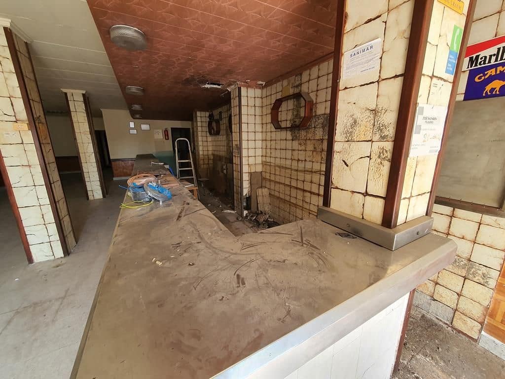 Commercial for sale in Castello de la Plana - € 89,000 (Ref: 9272924)