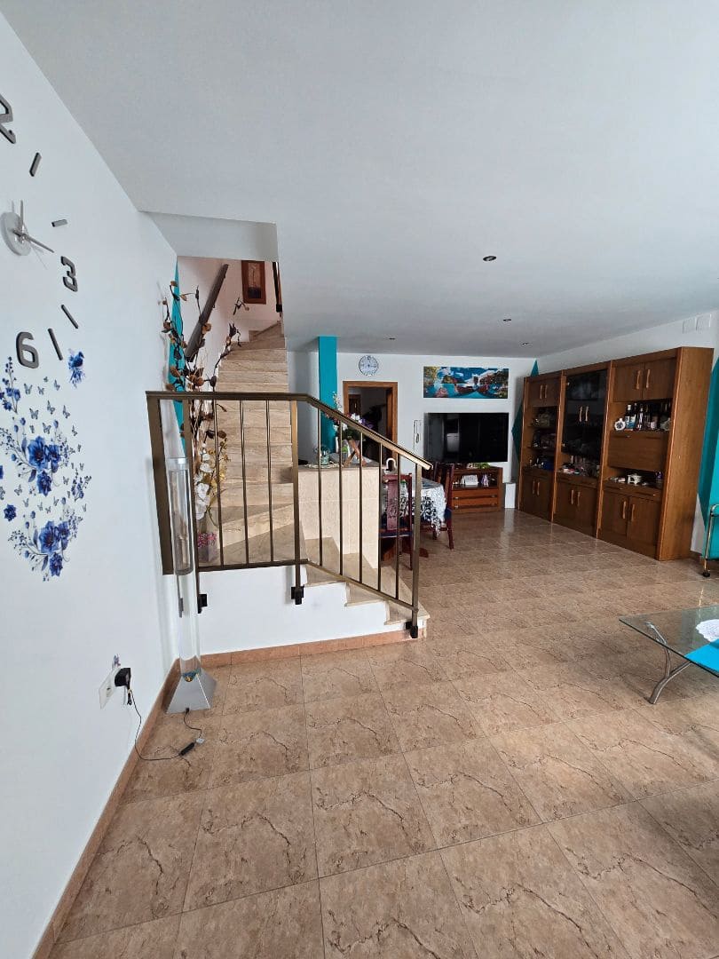 3 bedroom Townhouse for sale in Castello de la Plana - € 163,000 (Ref: 9312096)