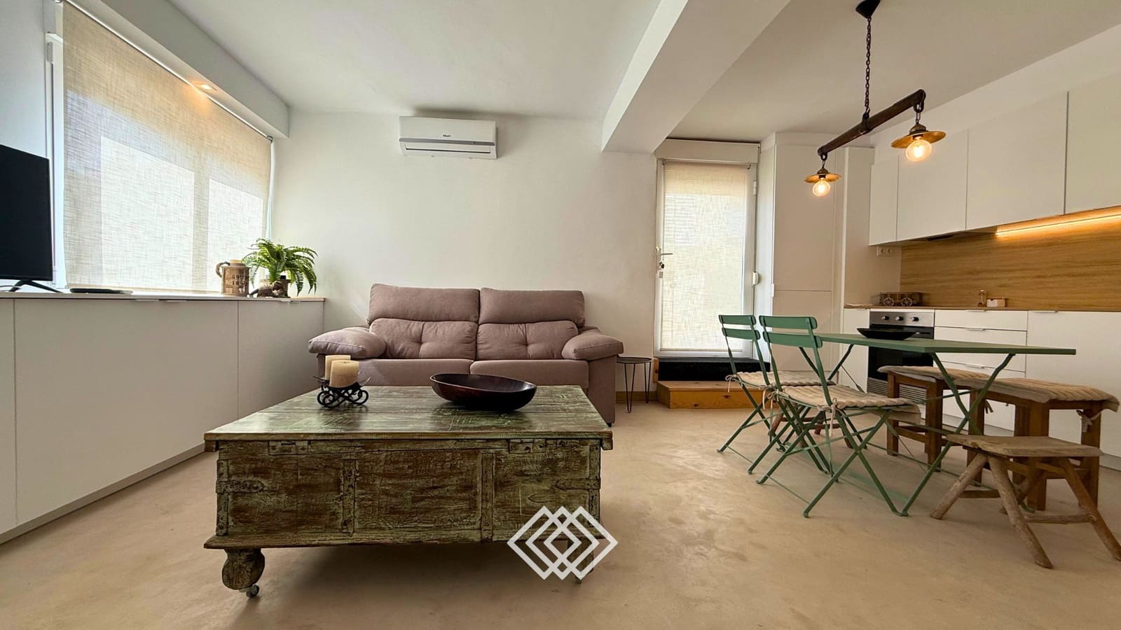 Loft til salgs i Denia med svømmebasseng garasje - € 160 000 (Ref: 9771939)